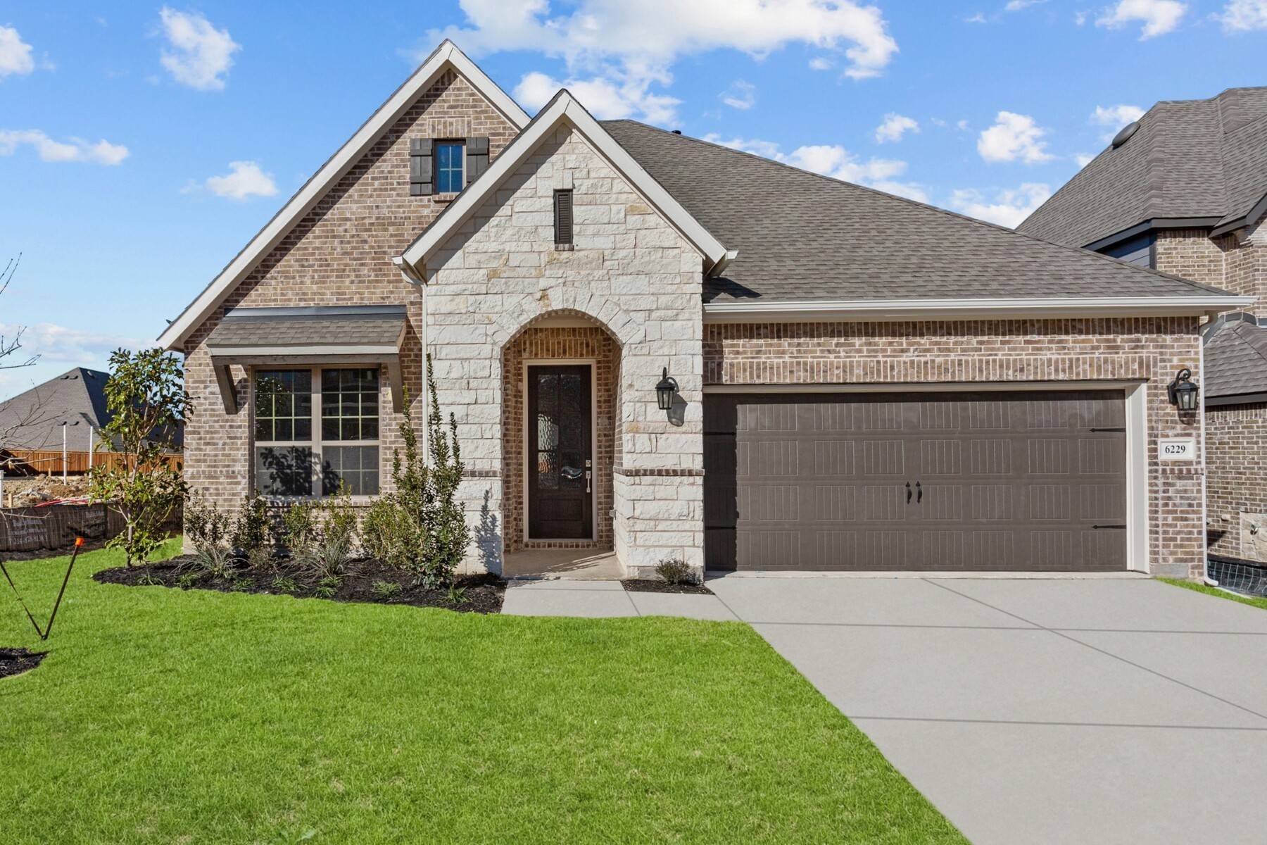 6229 Escarpment DR, Fort Worth, TX 76112
