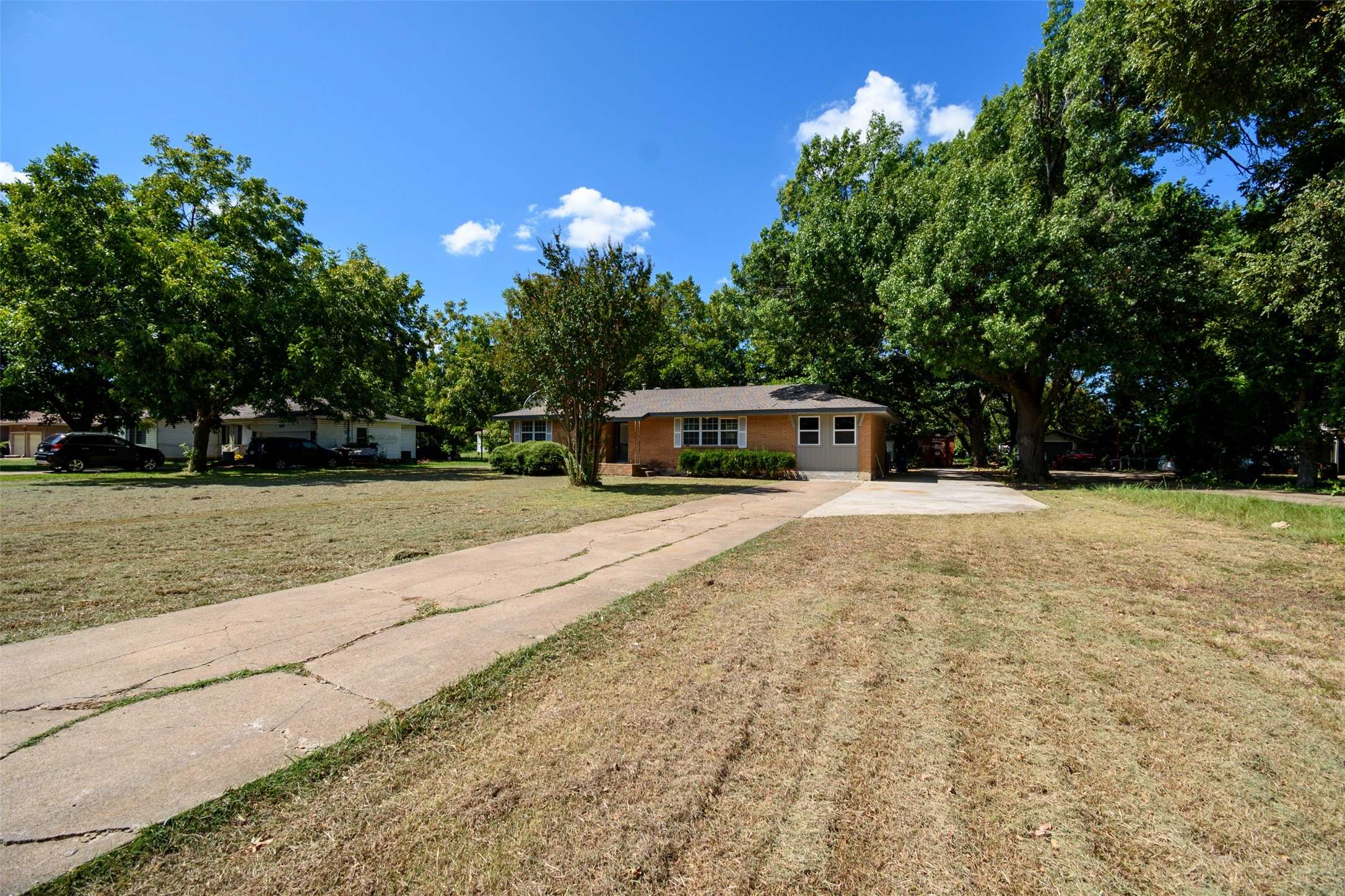 Desoto, TX 75115,835 Hilltop CIR