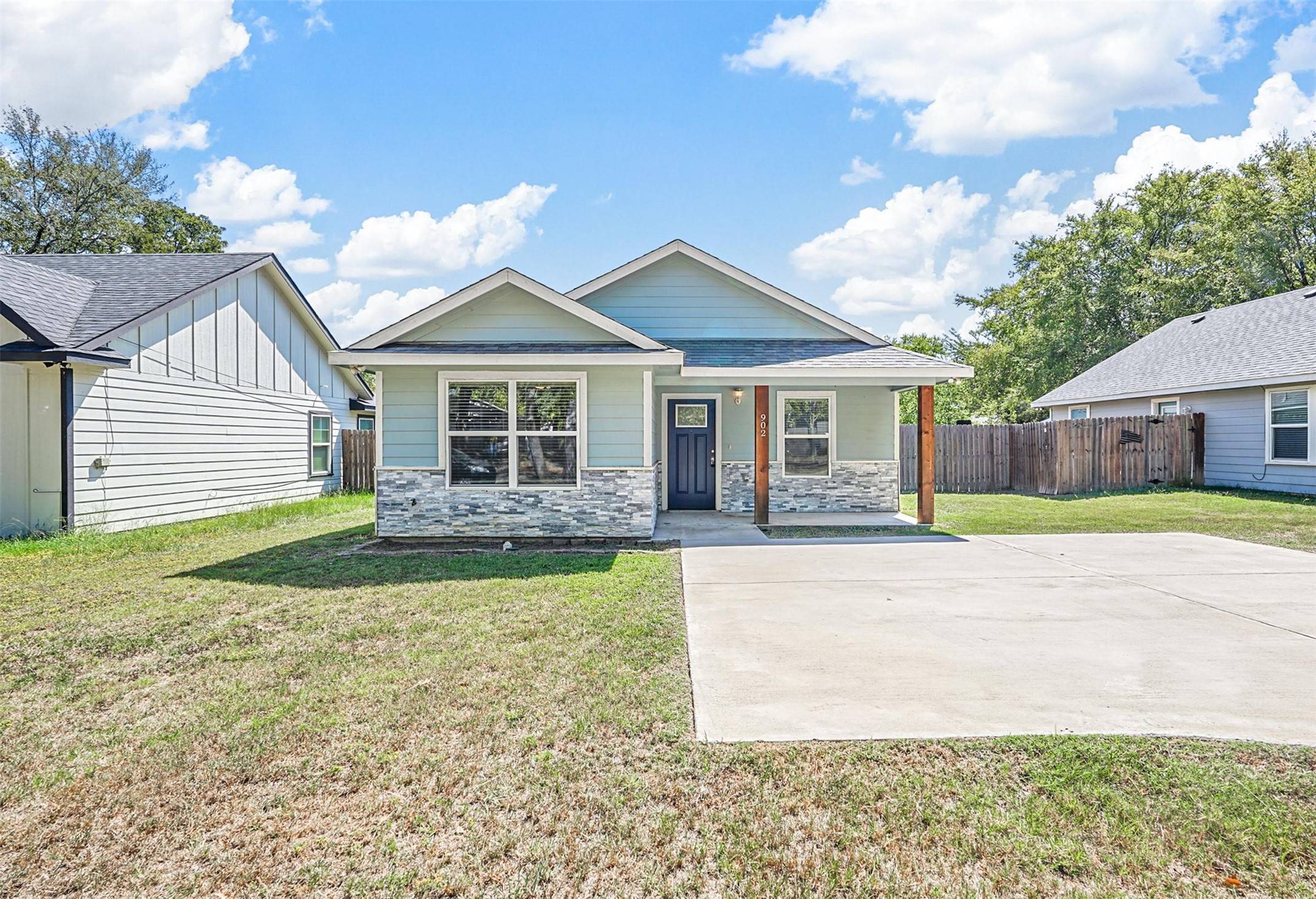 902 Rice ST, Denison, TX 75020
