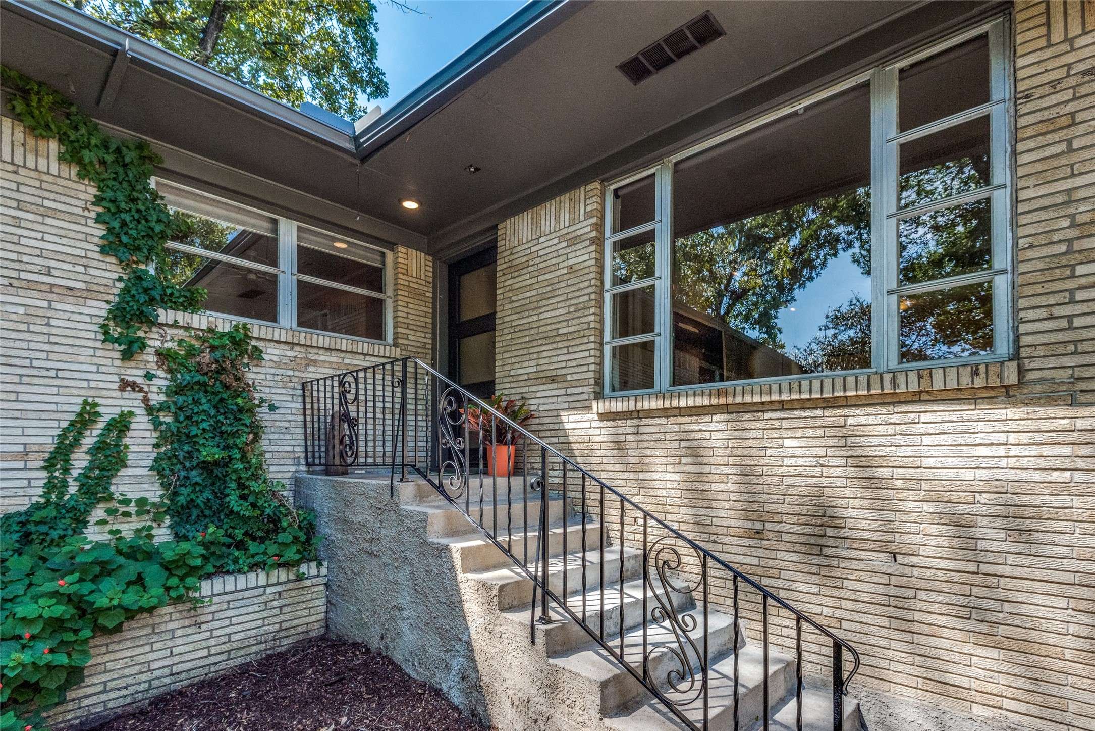 Dallas, TX 75233,2546 W Five Mile Pkwy