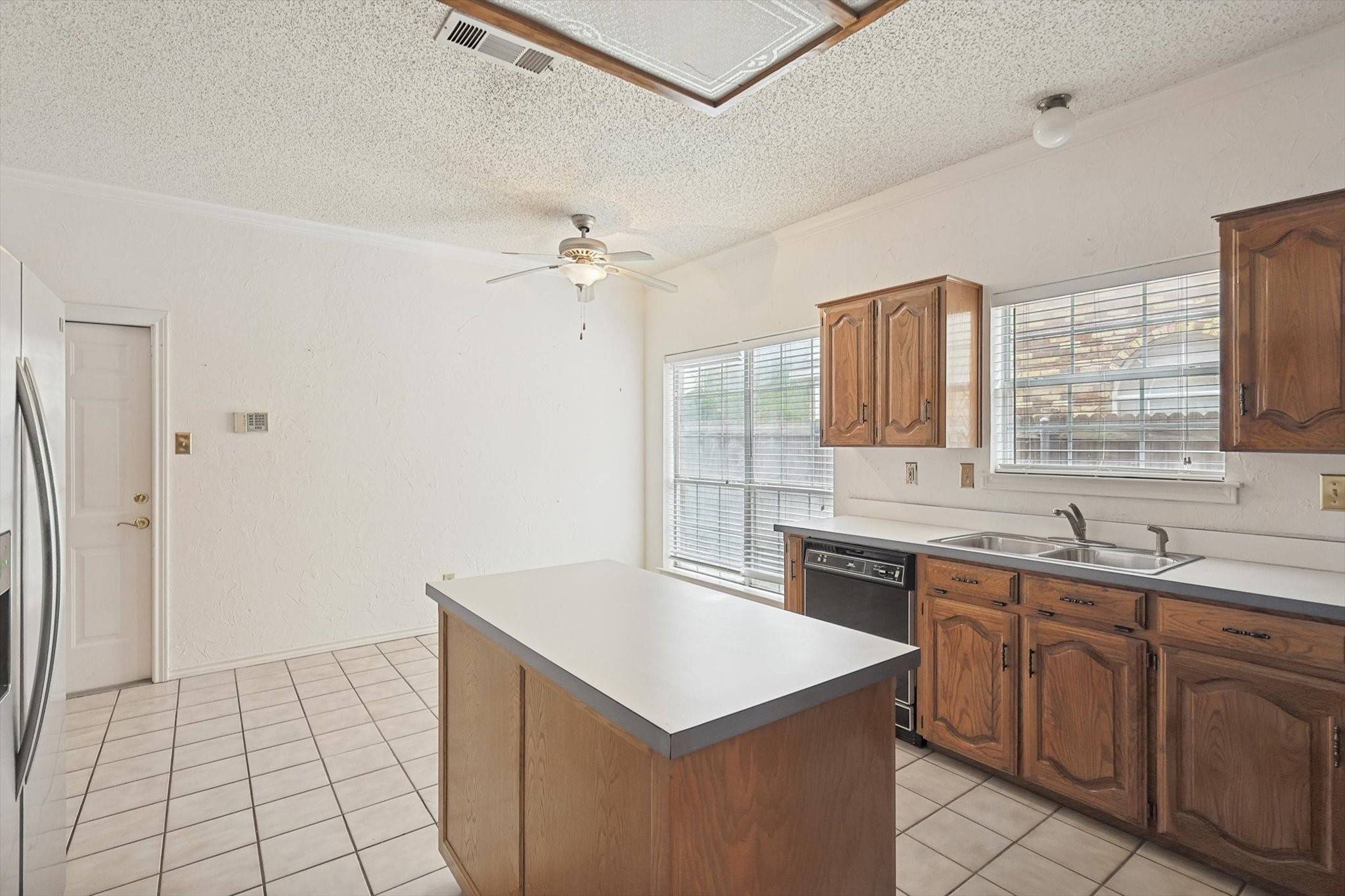 Coppell, TX 75019,541 Meadowood LN