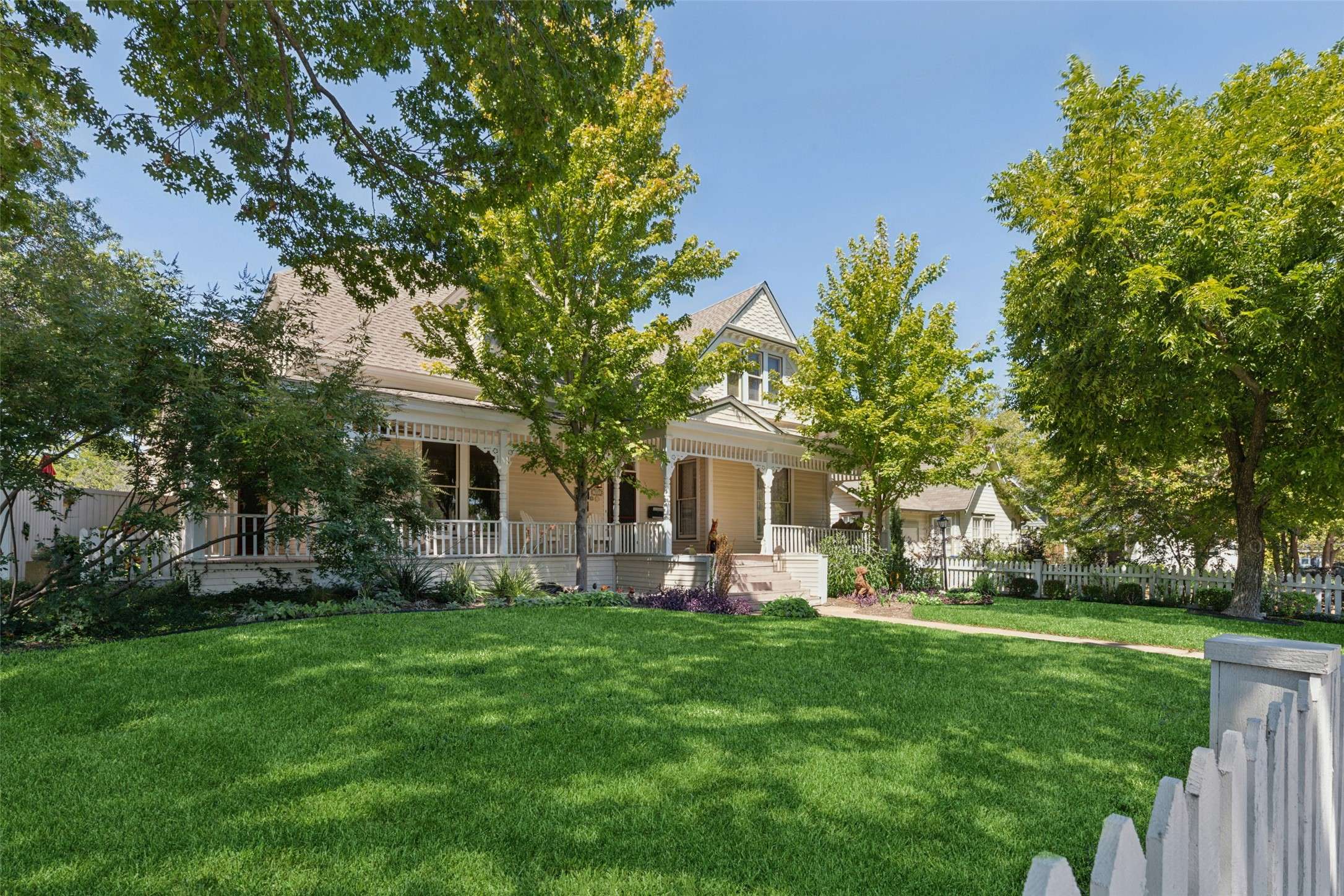 Mckinney, TX 75069,903 N College ST