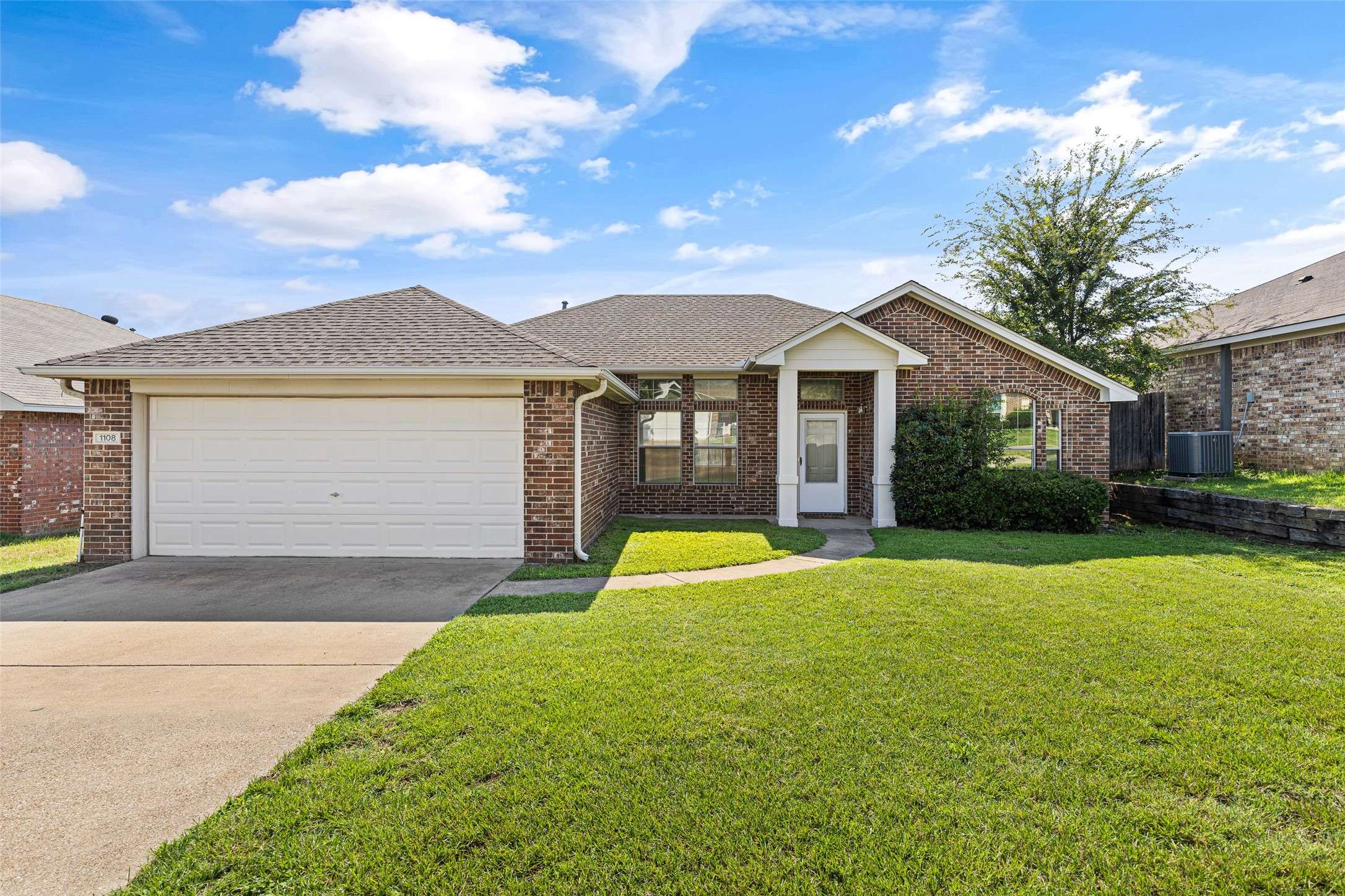 1108 E Park, Lindale, TX 75771