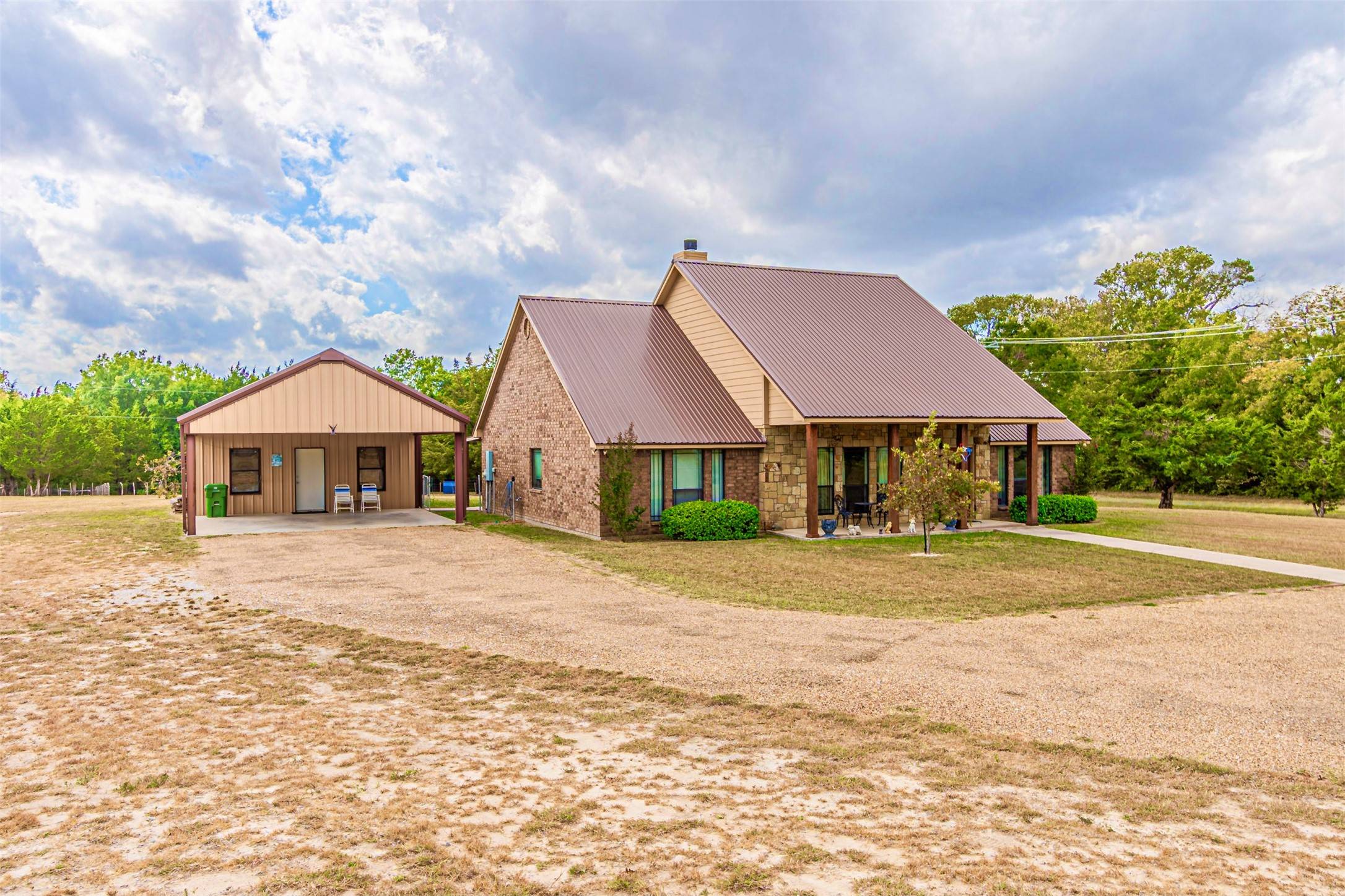 114 Cemetery RD, Decatur, TX 76234
