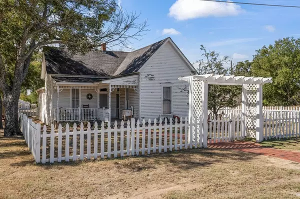 Nocona, TX 76255,411 Main ST