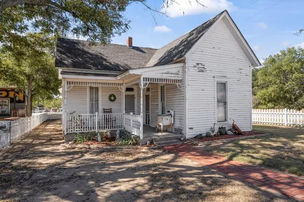 Nocona, TX 76255,411 Main ST