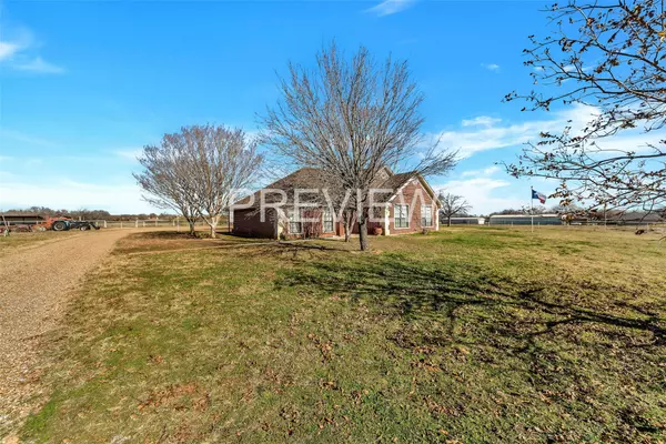 975 Walnut creek DR, Springtown, TX 76082