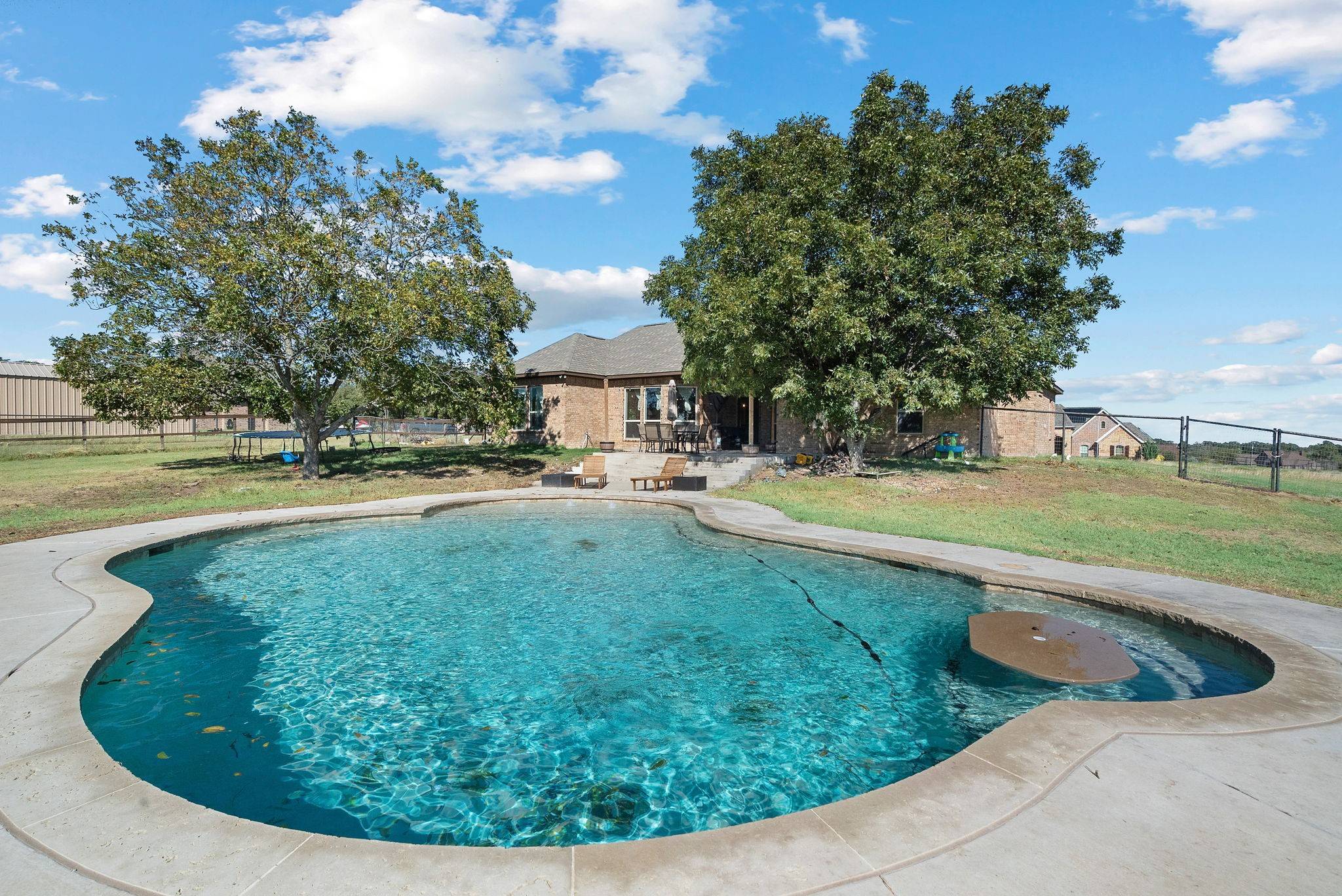 301 Spring View CT, Springtown, TX 76082