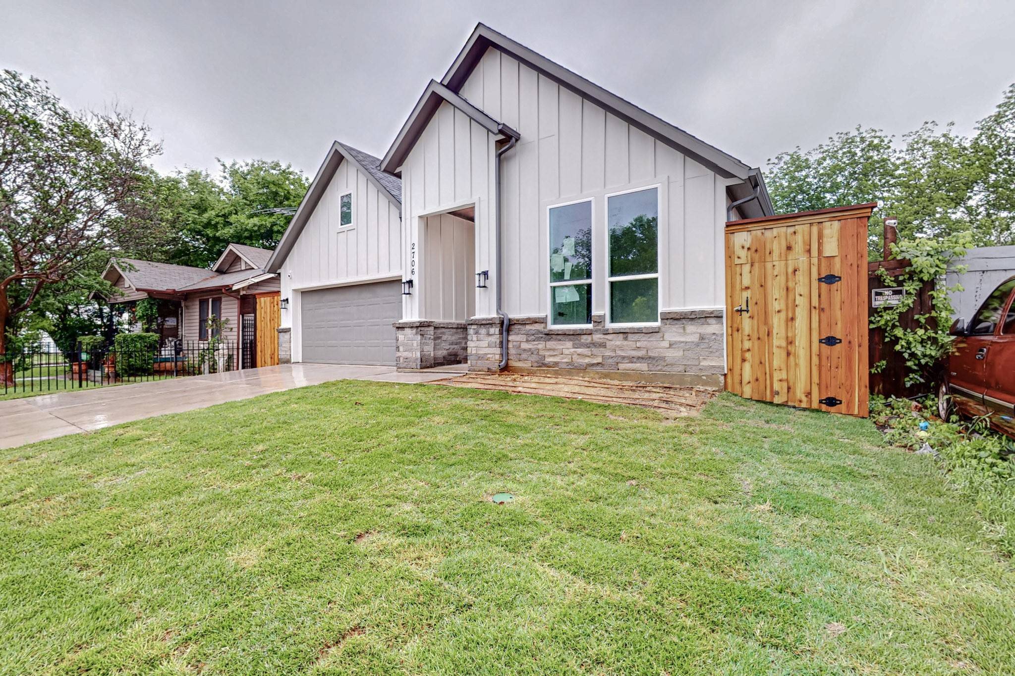 Dallas, TX 75211,2706 W Clarendon DR