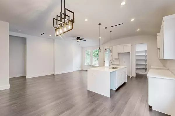 2323 Harding ST, Dallas, TX 75215