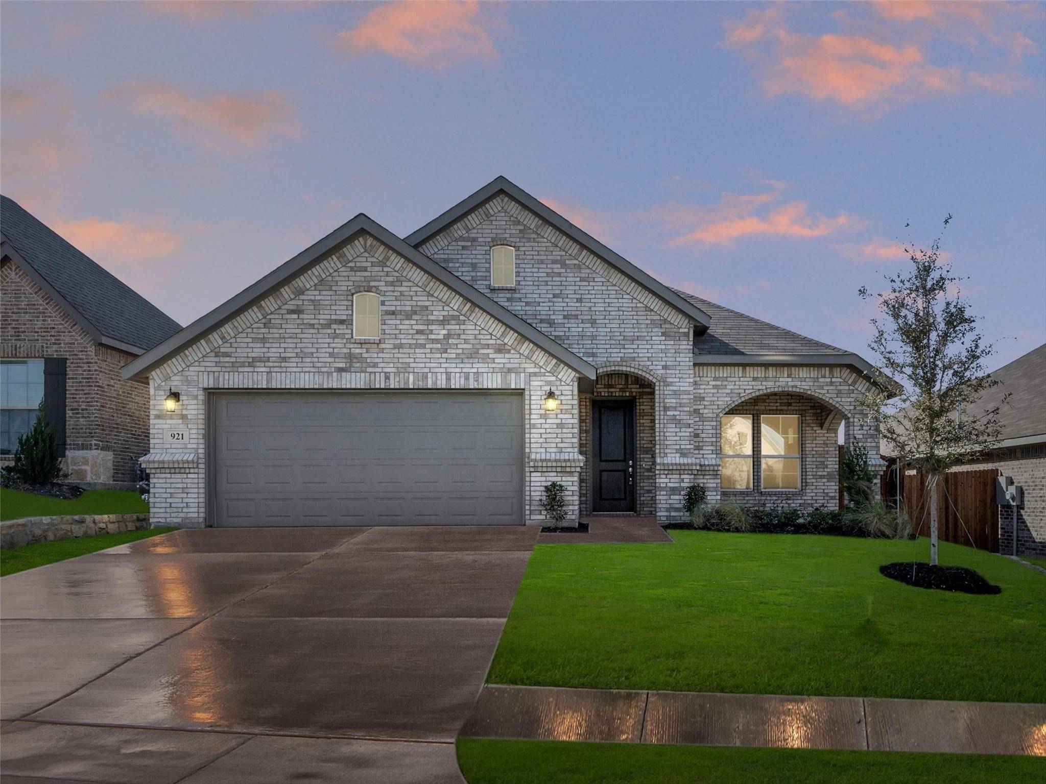 921 Beverly DR, Cleburne, TX 76033