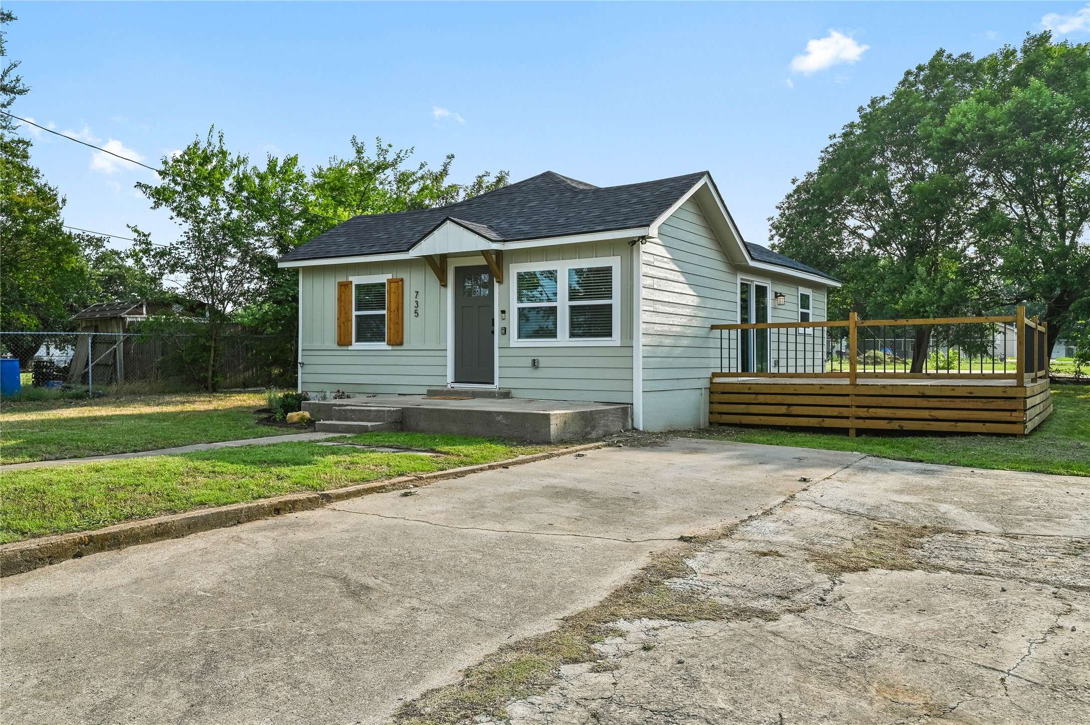 Denison, TX 75021,735 N 9th AVE