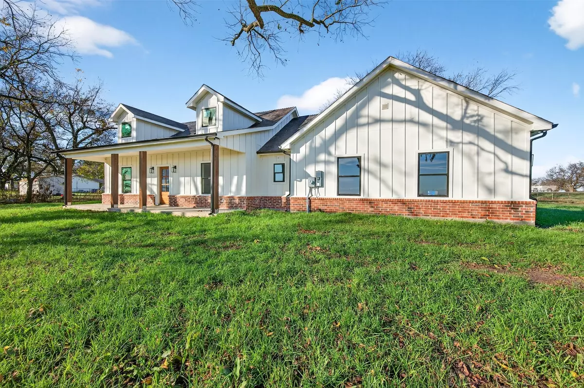 Whitesboro, TX 76273,5243 Old Town RD