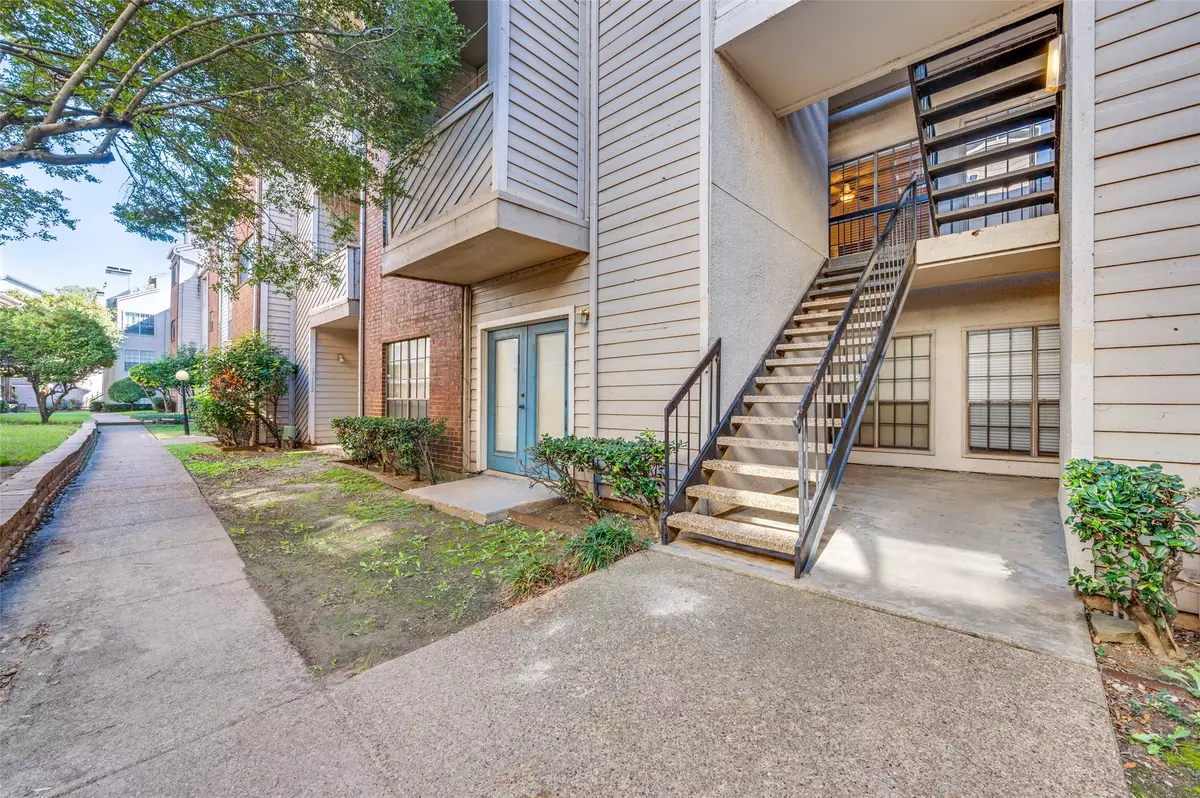 Dallas, TX 75243,9747 Whitehurst DR #110D