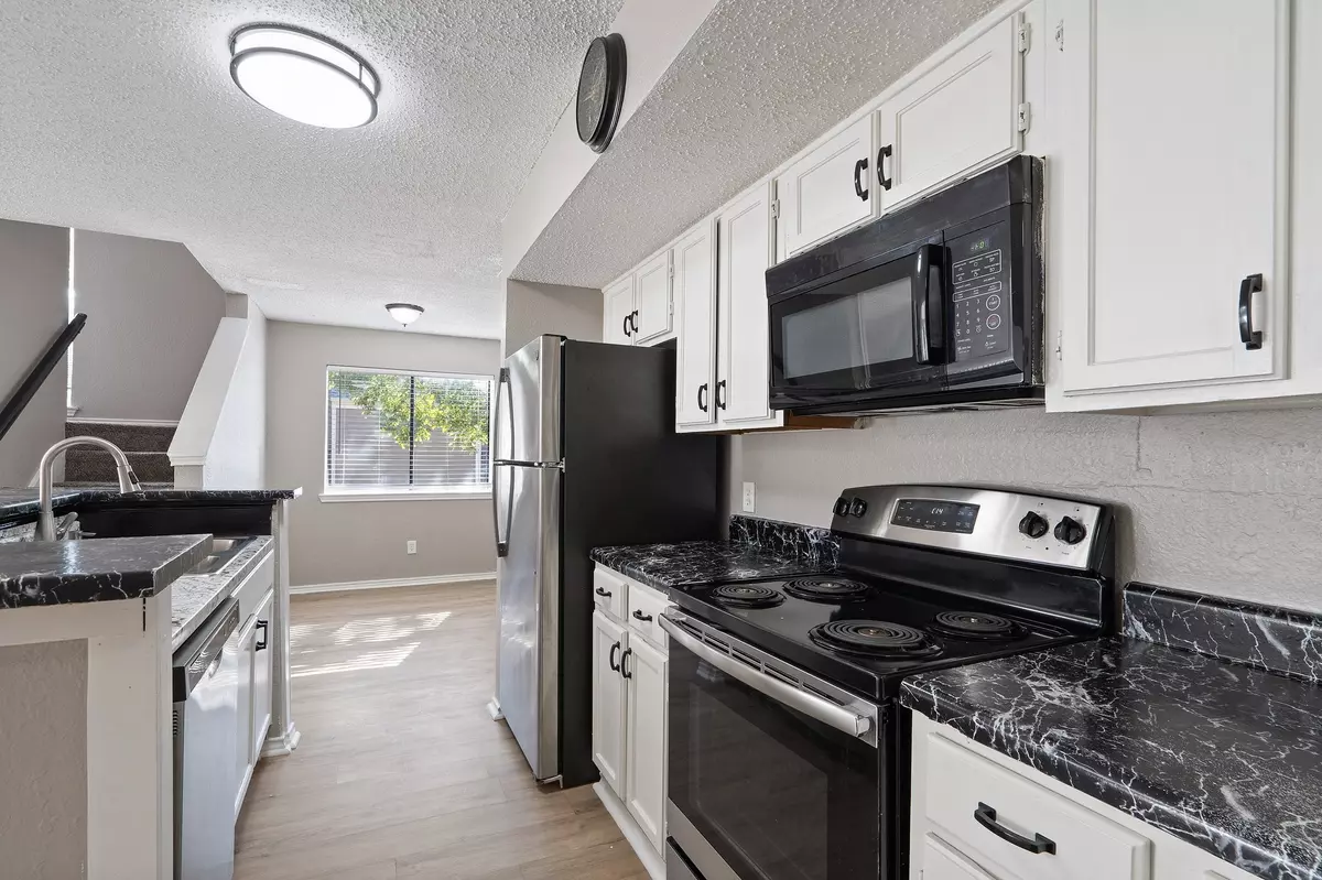 Dallas, TX 75243,9831 Walnut ST #205