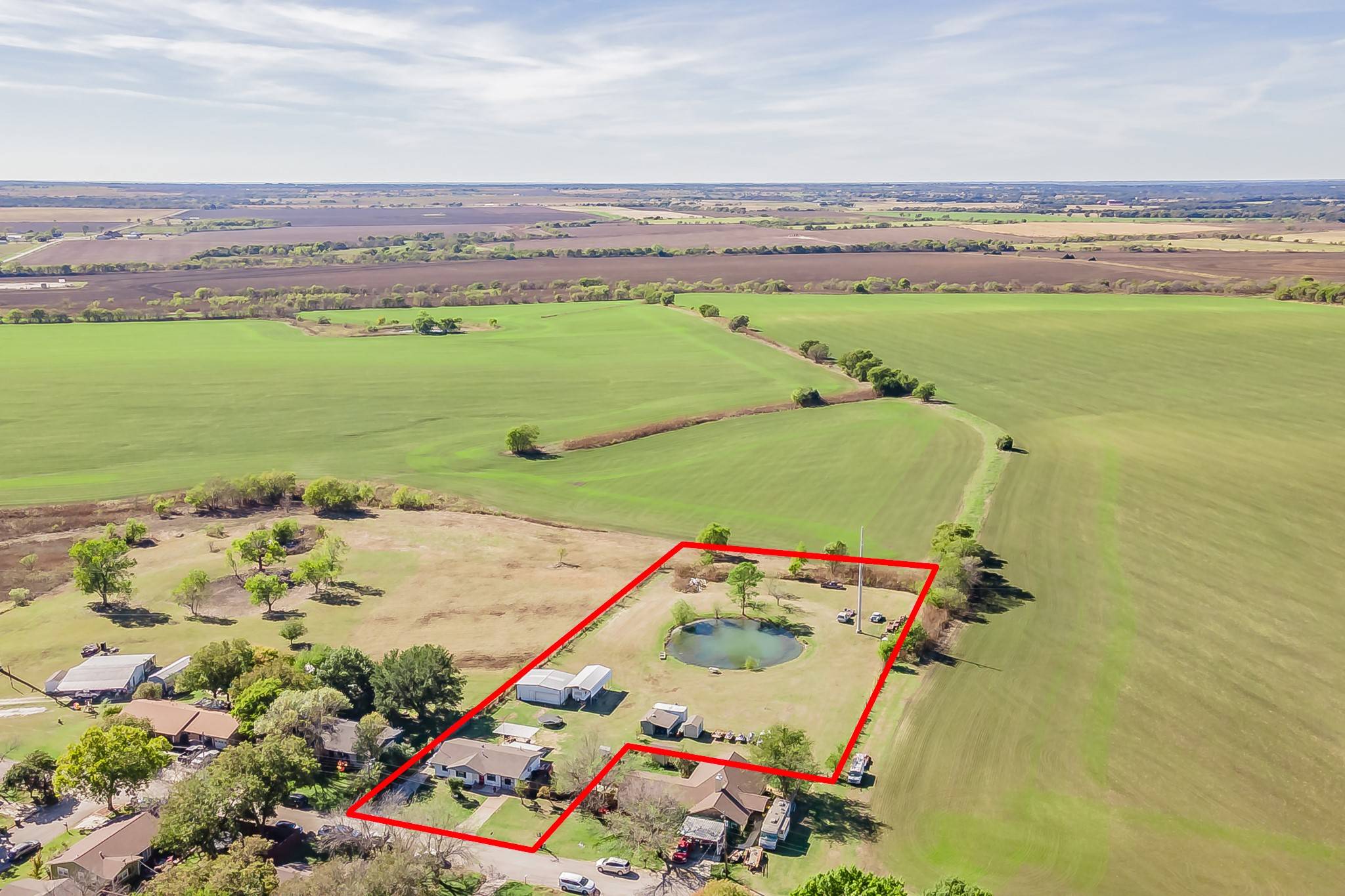 1102 S 1st AVE, Grandview, TX 76050