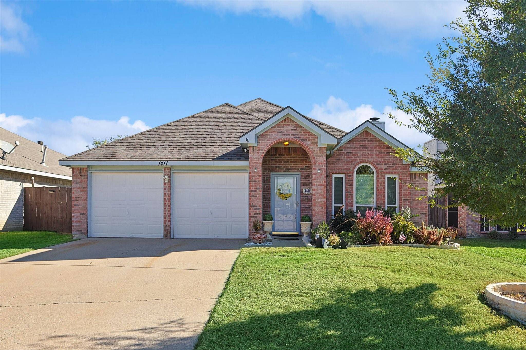 1411 Daffodil LN, Lewisville, TX 75077