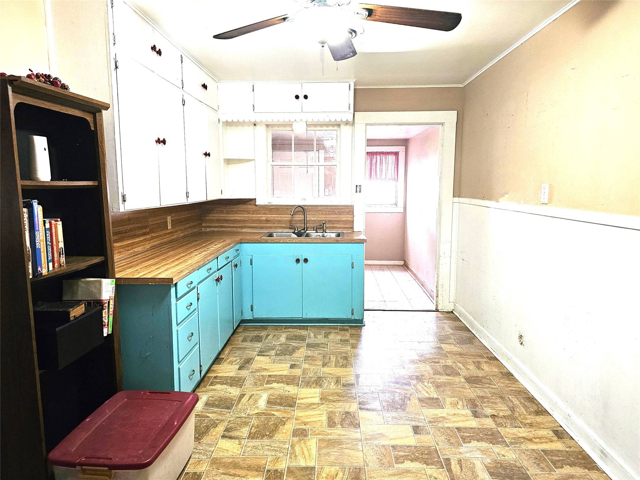 Bangs, TX 76823,602 W Hall ST