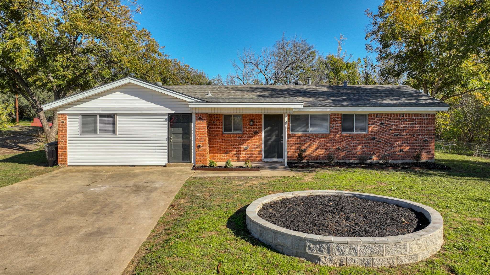 310 Hogle ST, Weatherford, TX 76086