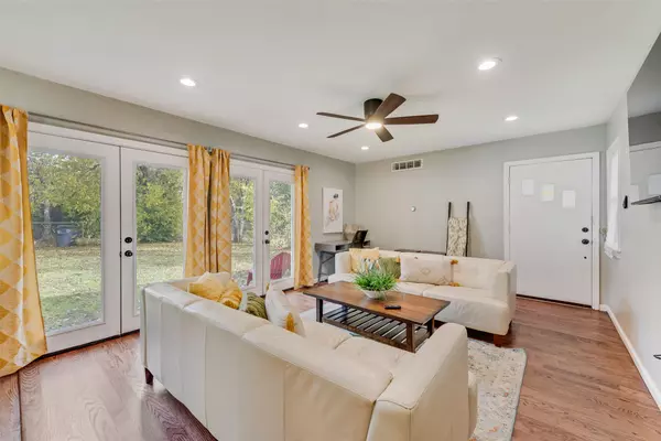 Dallas, TX 75228,1755 Mariposa DR