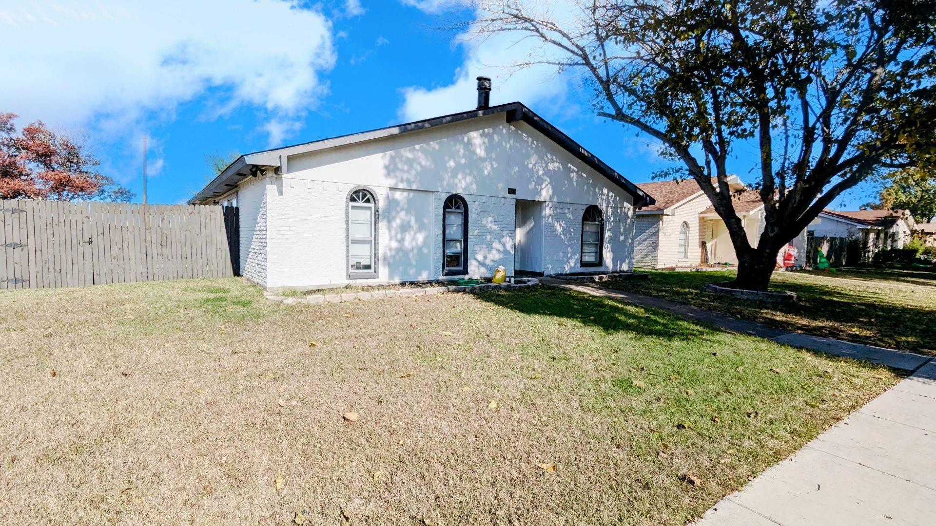 Grand Prairie, TX 75052,858 Pinehill LN