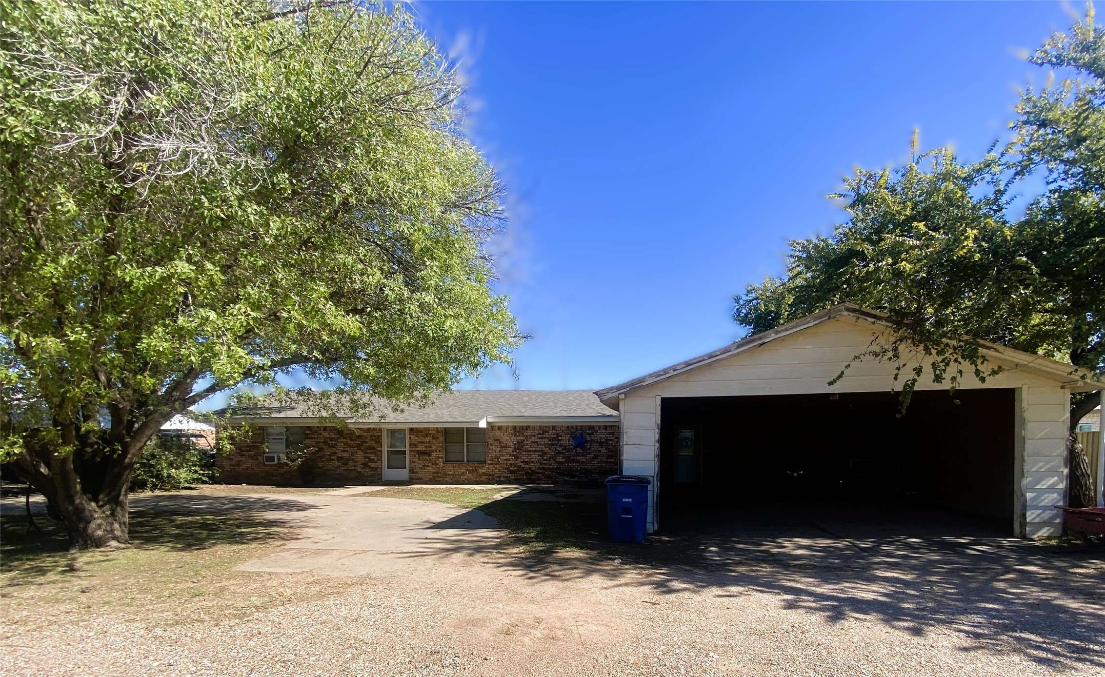 200 N Hilmar ST, Weinert, TX 76388