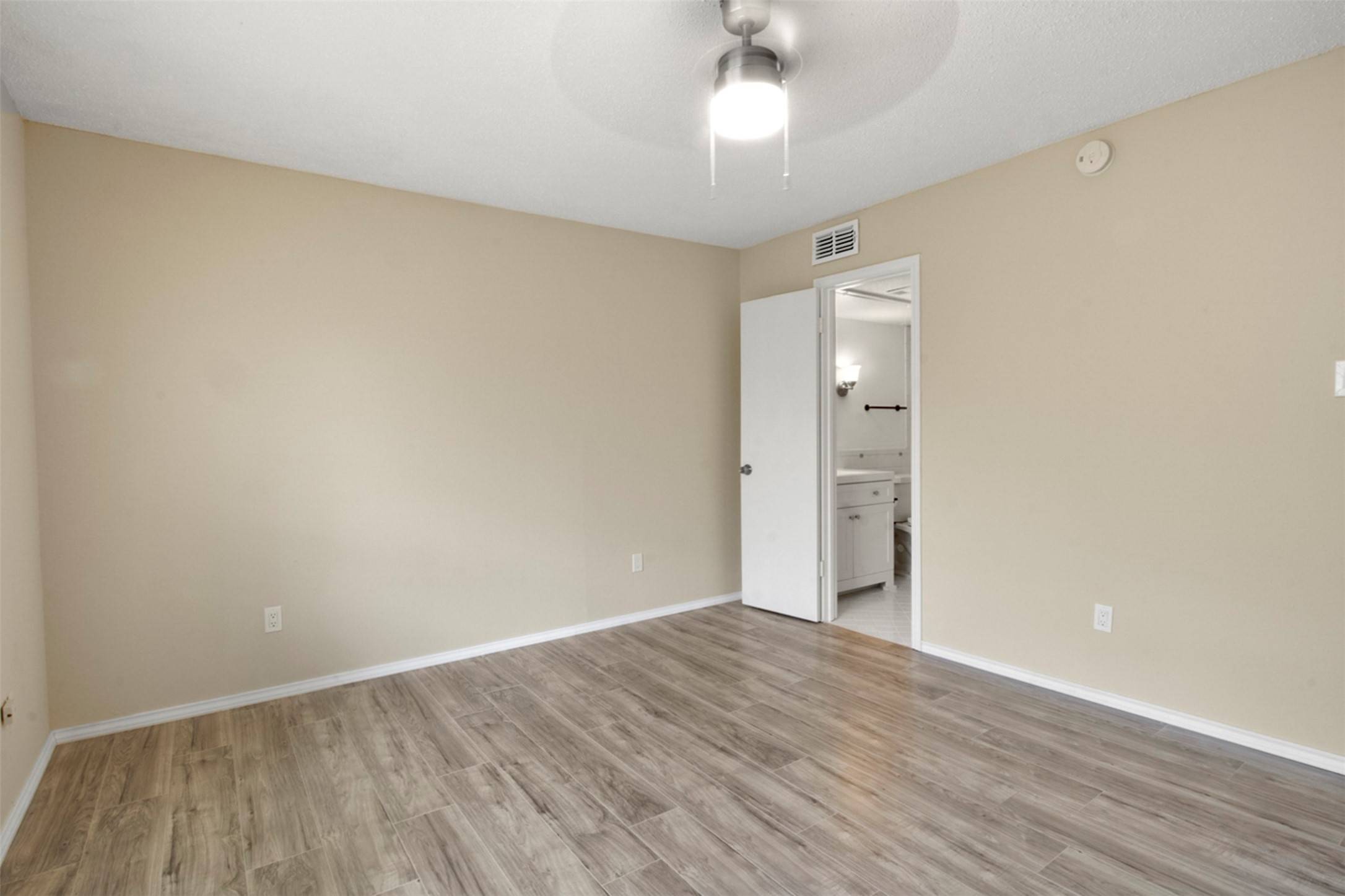 Dallas, TX 75206,5811 Sandhurst LN #C