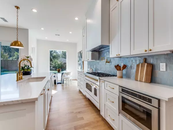 Dallas, TX 75229,3838 Princess LN