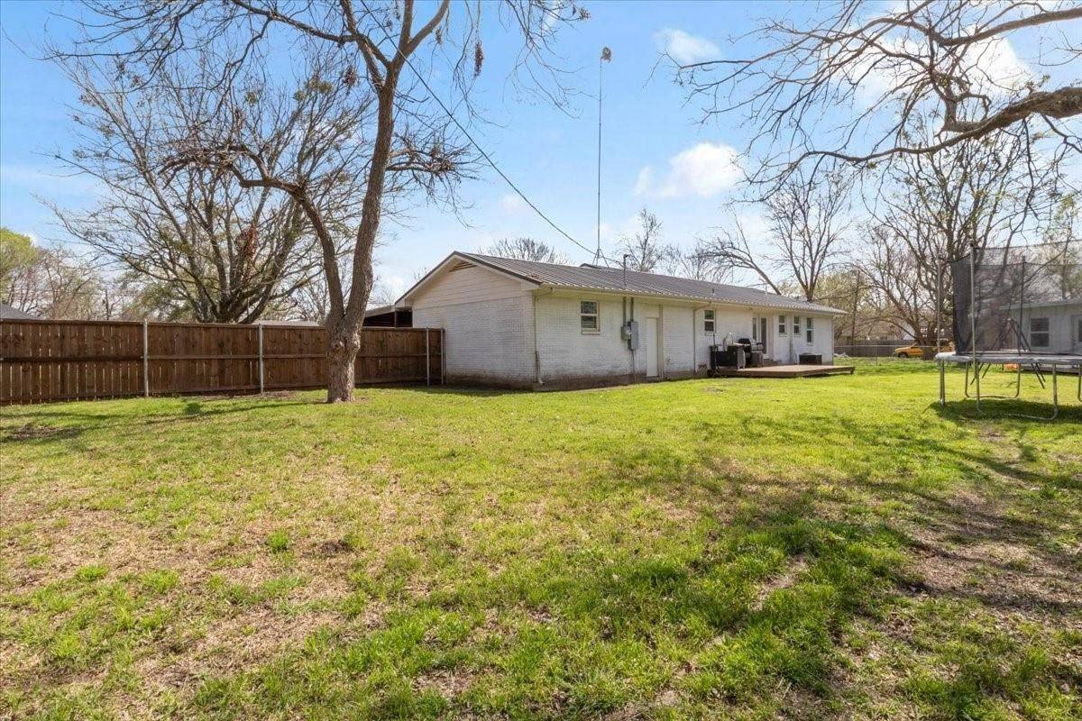 Leonard, TX 75452,107 S Sycamore ST