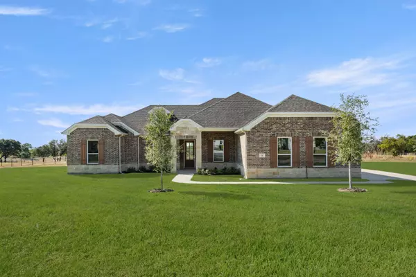 1300 Green Ridge DR, Weatherford, TX 76085