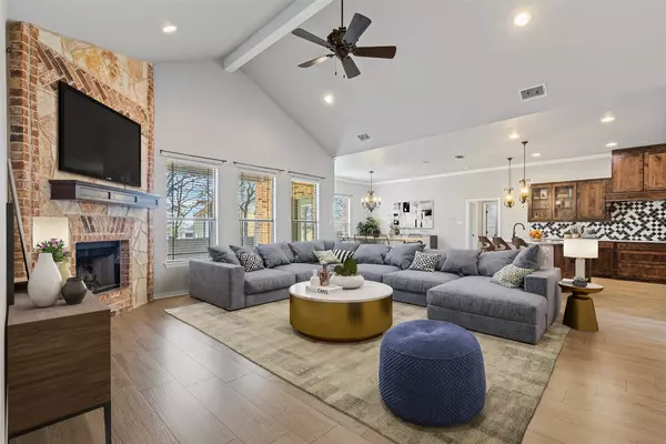 101 Wayward Wind LN,  Springtown,  TX 76082