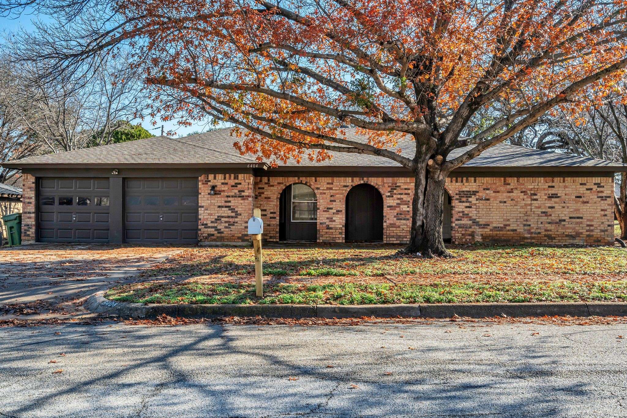 6404 Simmons RD, North Richland Hills, TX 76182
