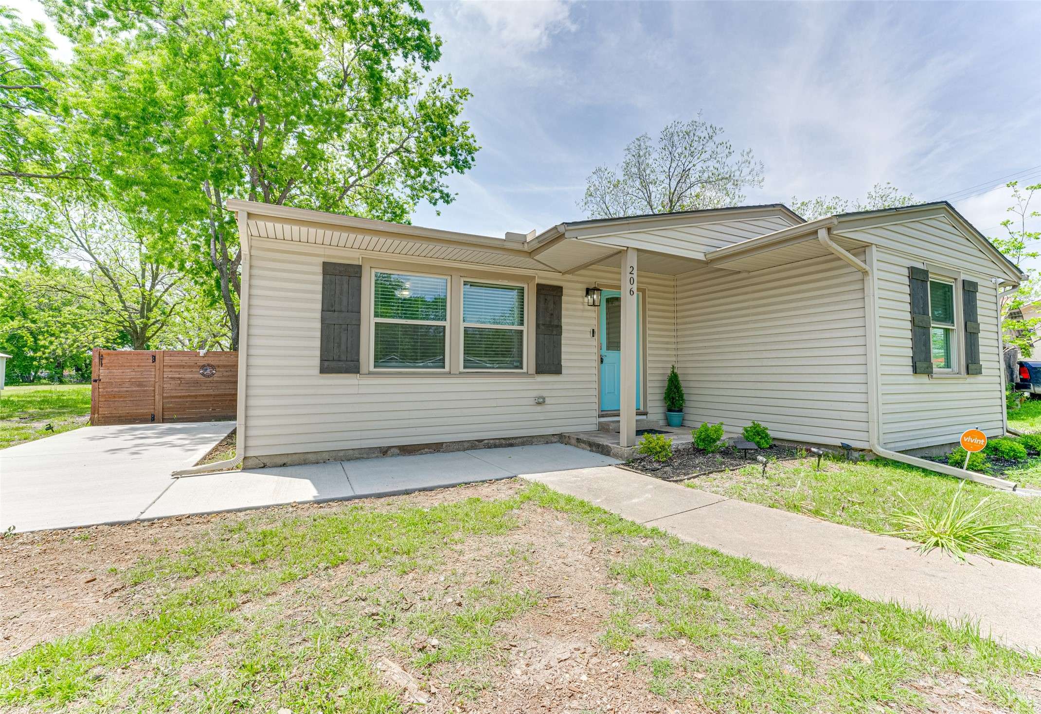 Forney, TX 75126,206 College ST