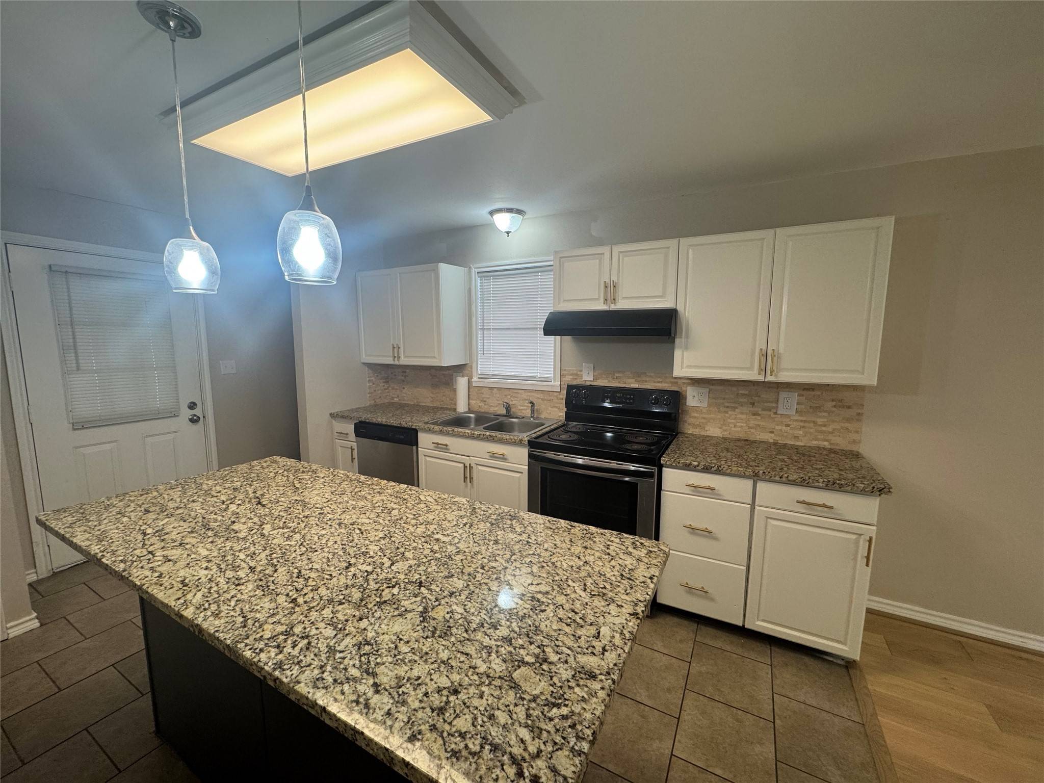Van, TX 75790,710 E Texas ST