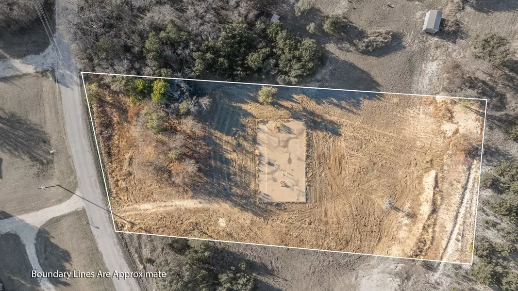 1135 Lakeside DR, Bluff Dale, TX 76433