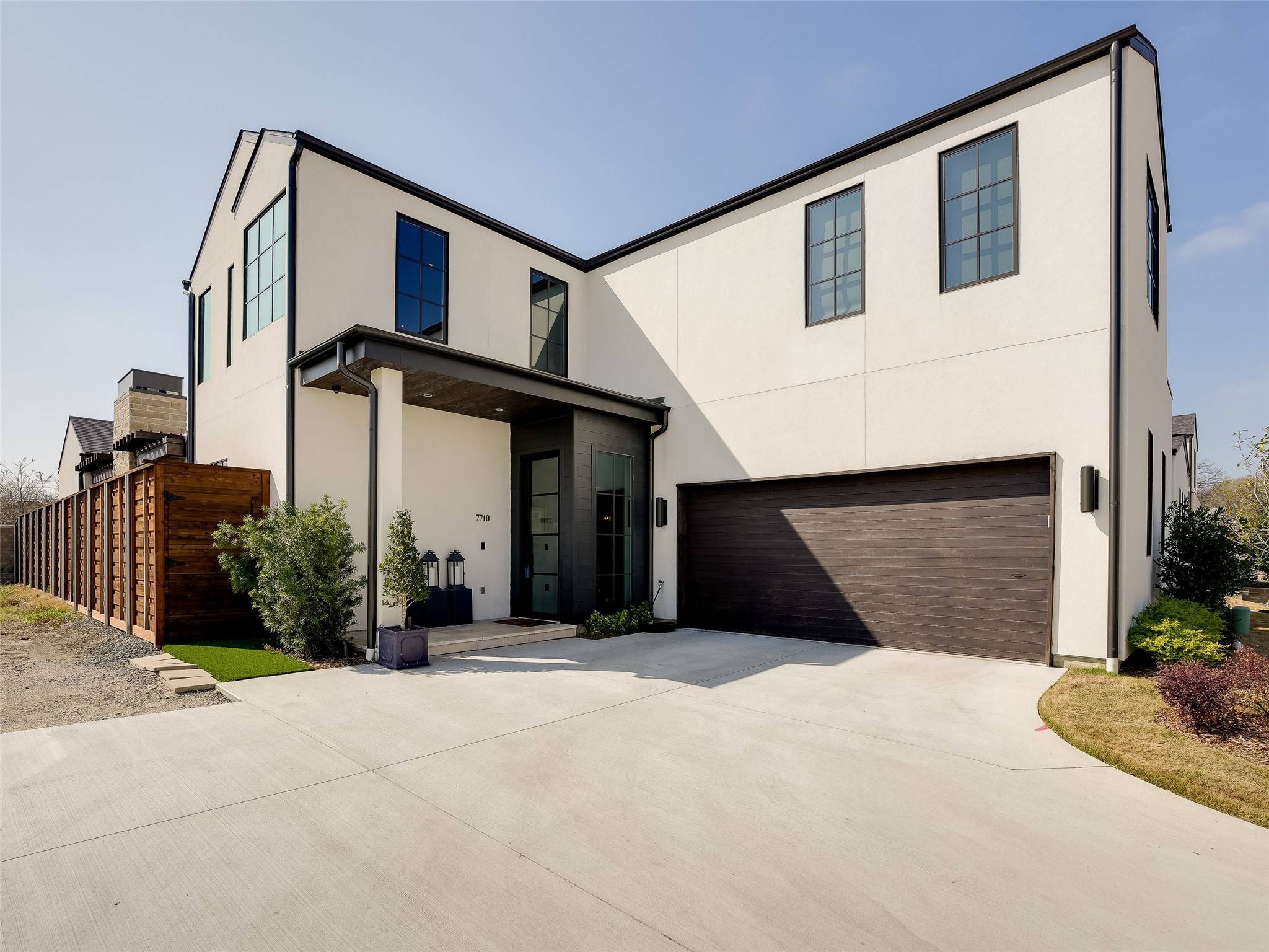 7710 Chatsworth PL, Dallas, TX 75230