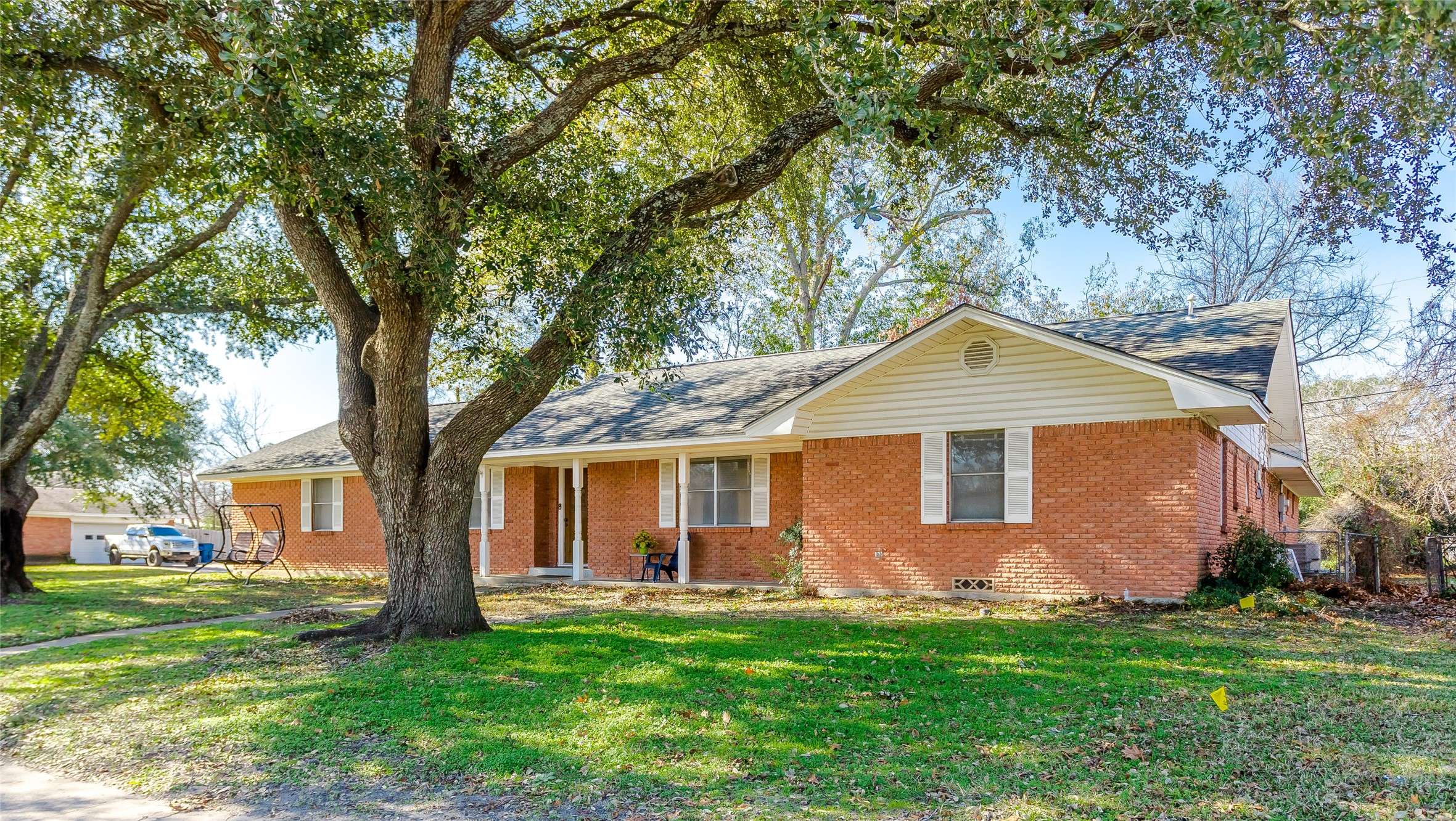 Kaufman, TX 75142,1004 Royal DR