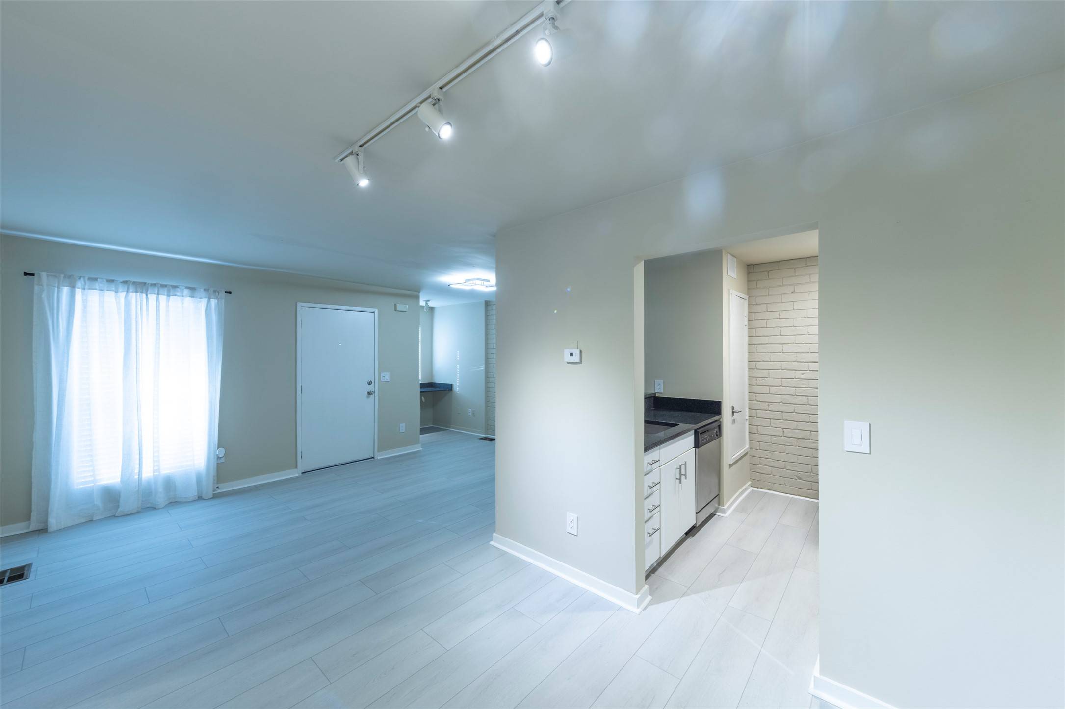 Dallas, TX 75205,4231 Travis ST #31