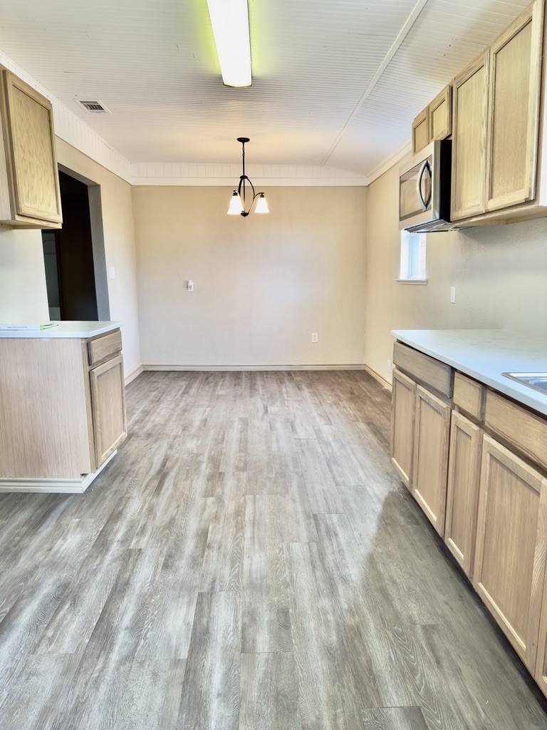 Eustace, TX 75124,405 Walker ST