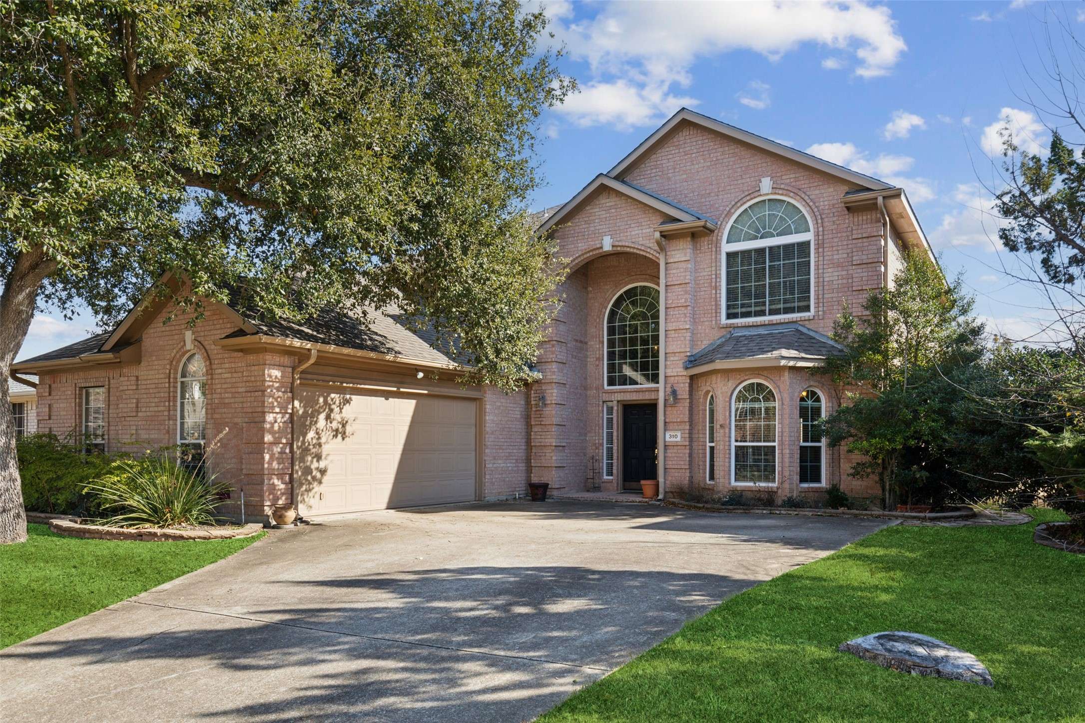310 Fairway Meadows DR, Garland, TX 75044