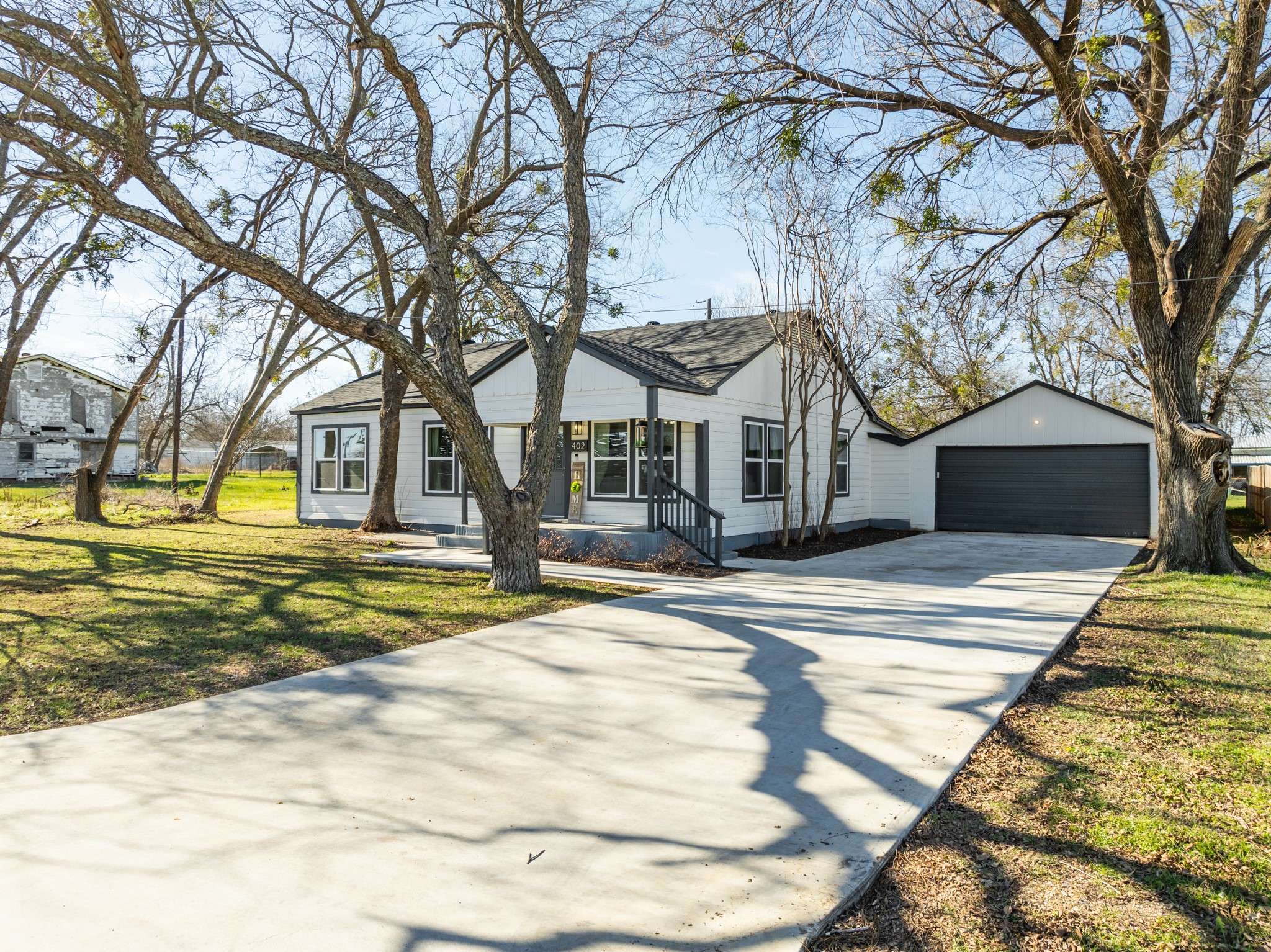 Whitney, TX 76692,402 S San Jacinto ST