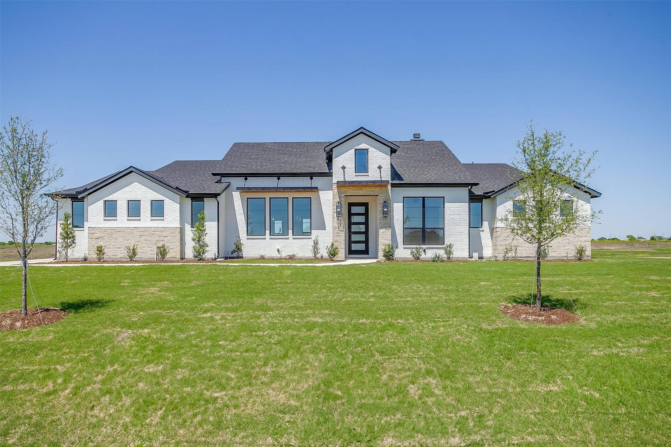 210 Talpin LN, Venus, TX 76084