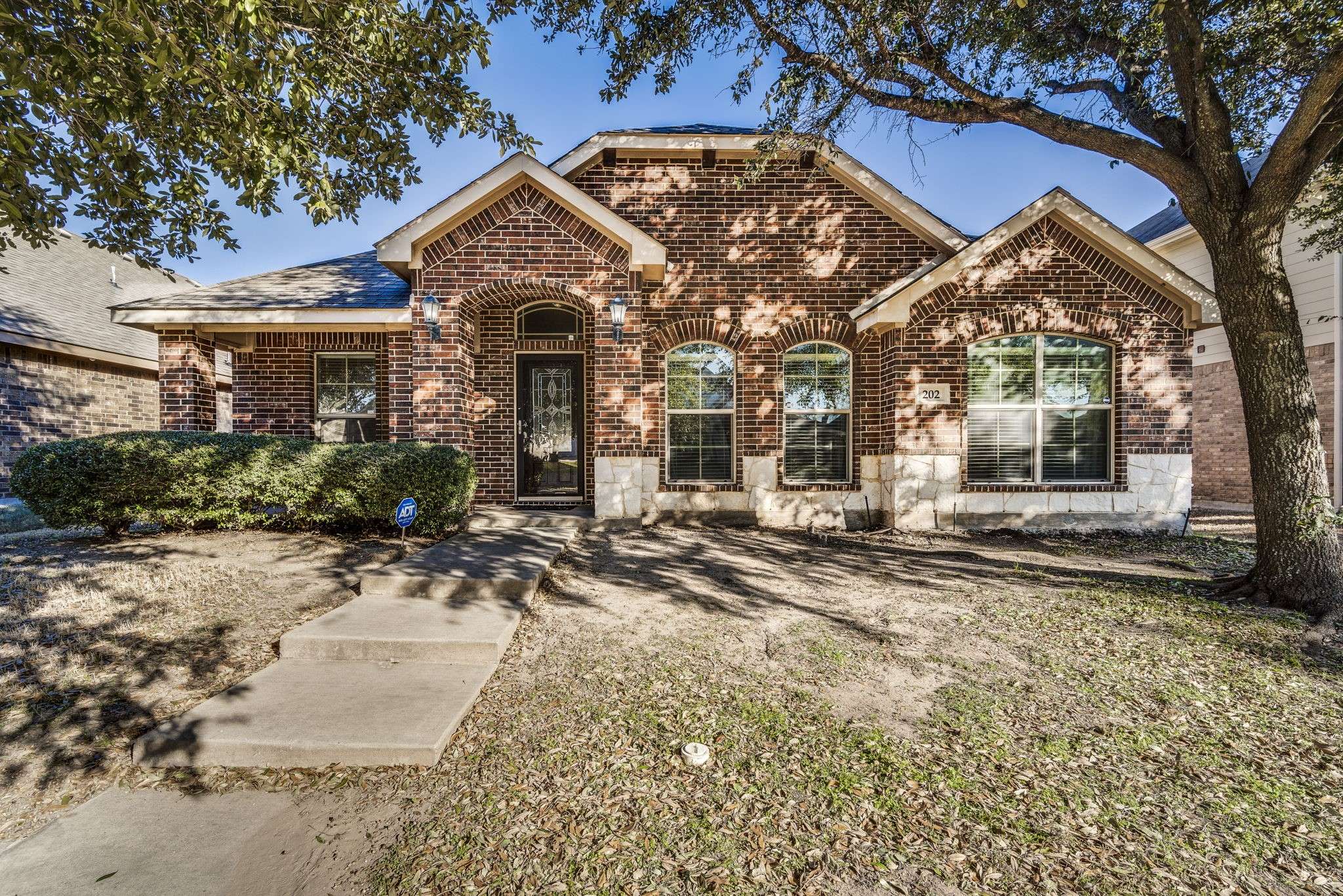 202 Cool Meadows LN, Red Oak, TX 75154