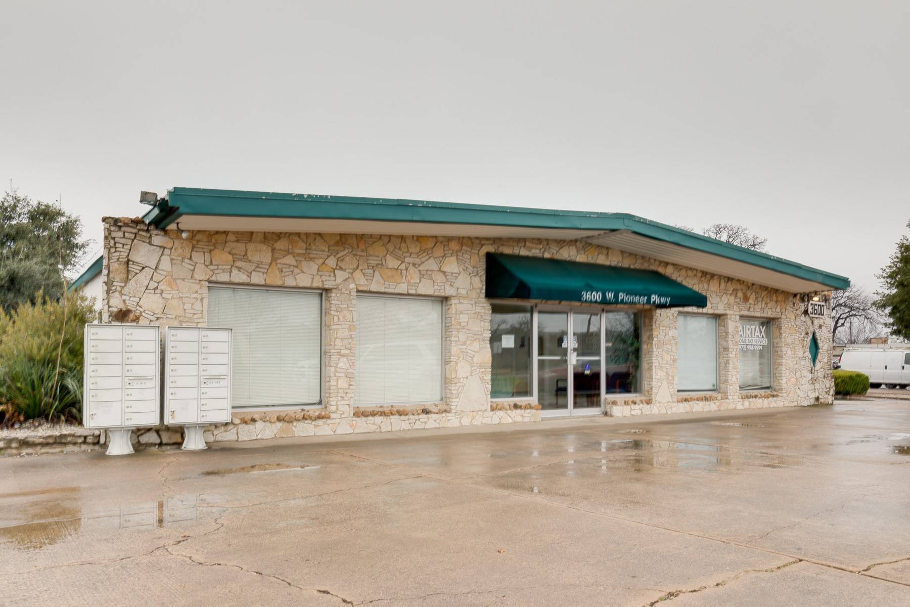 3600 W Pioneer Pkwy #14, Pantego, TX 76013
