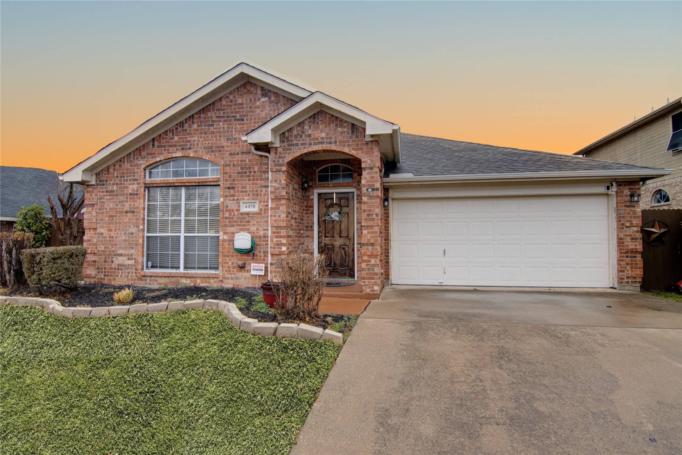4458 Seven Pines DR,  Grand Prairie,  TX 75052