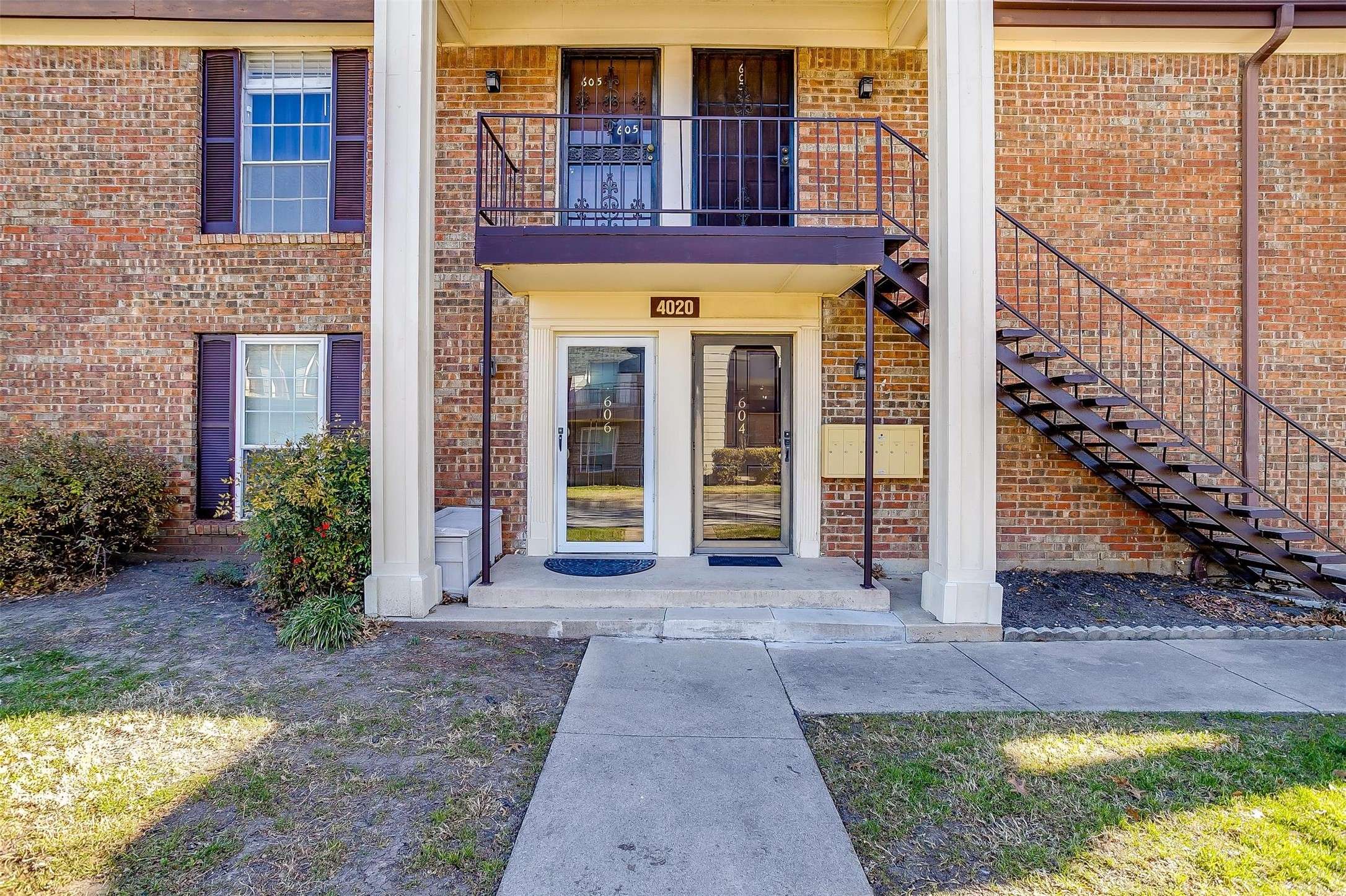4020 Ridglea Country Club DR, Fort Worth, TX 76126