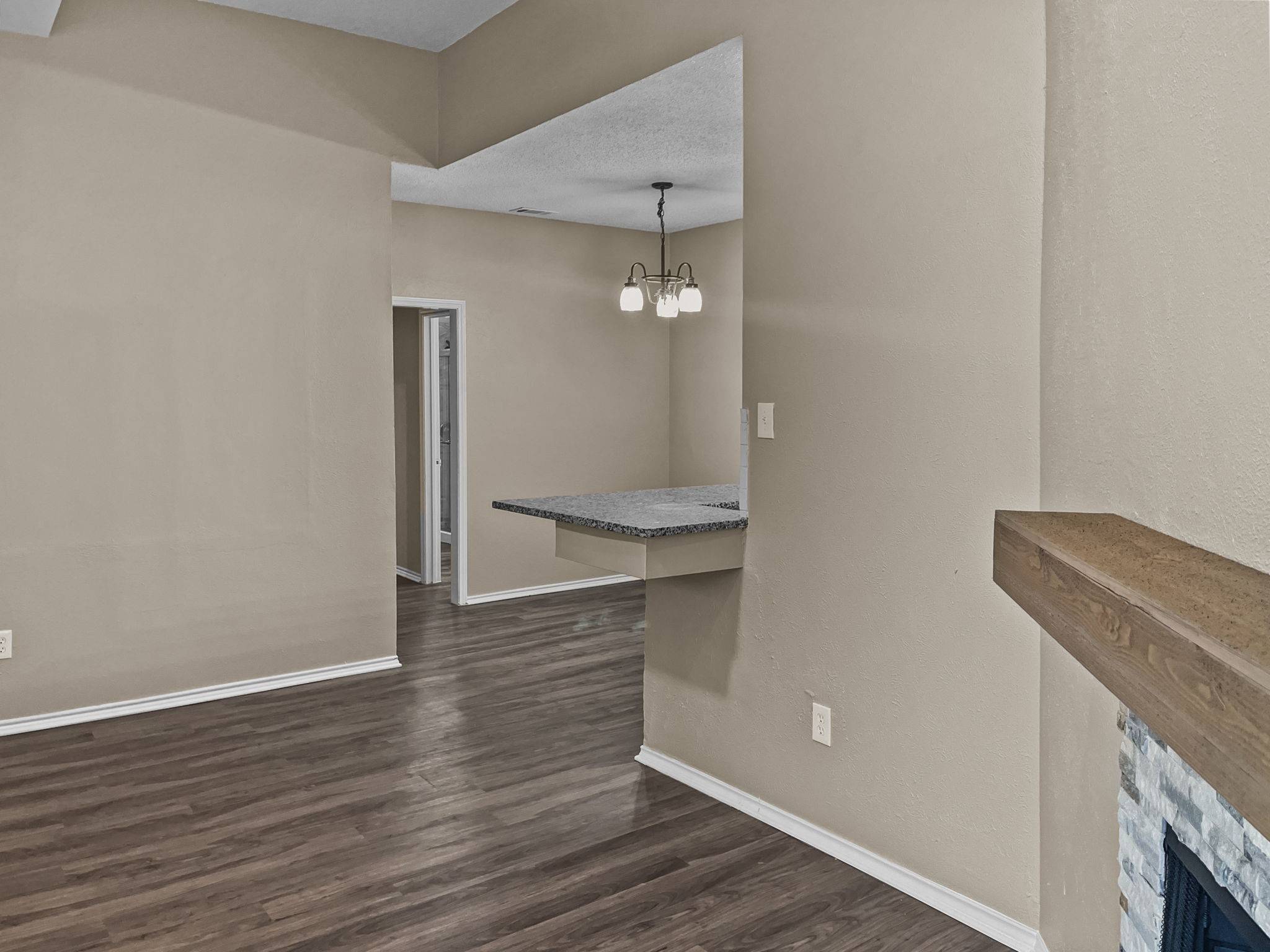 Dallas, TX 75243,9600 Royal LN #112