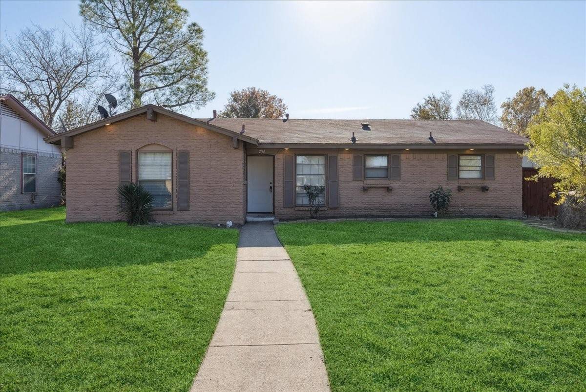 702 Laguna DR, Garland, TX 75043