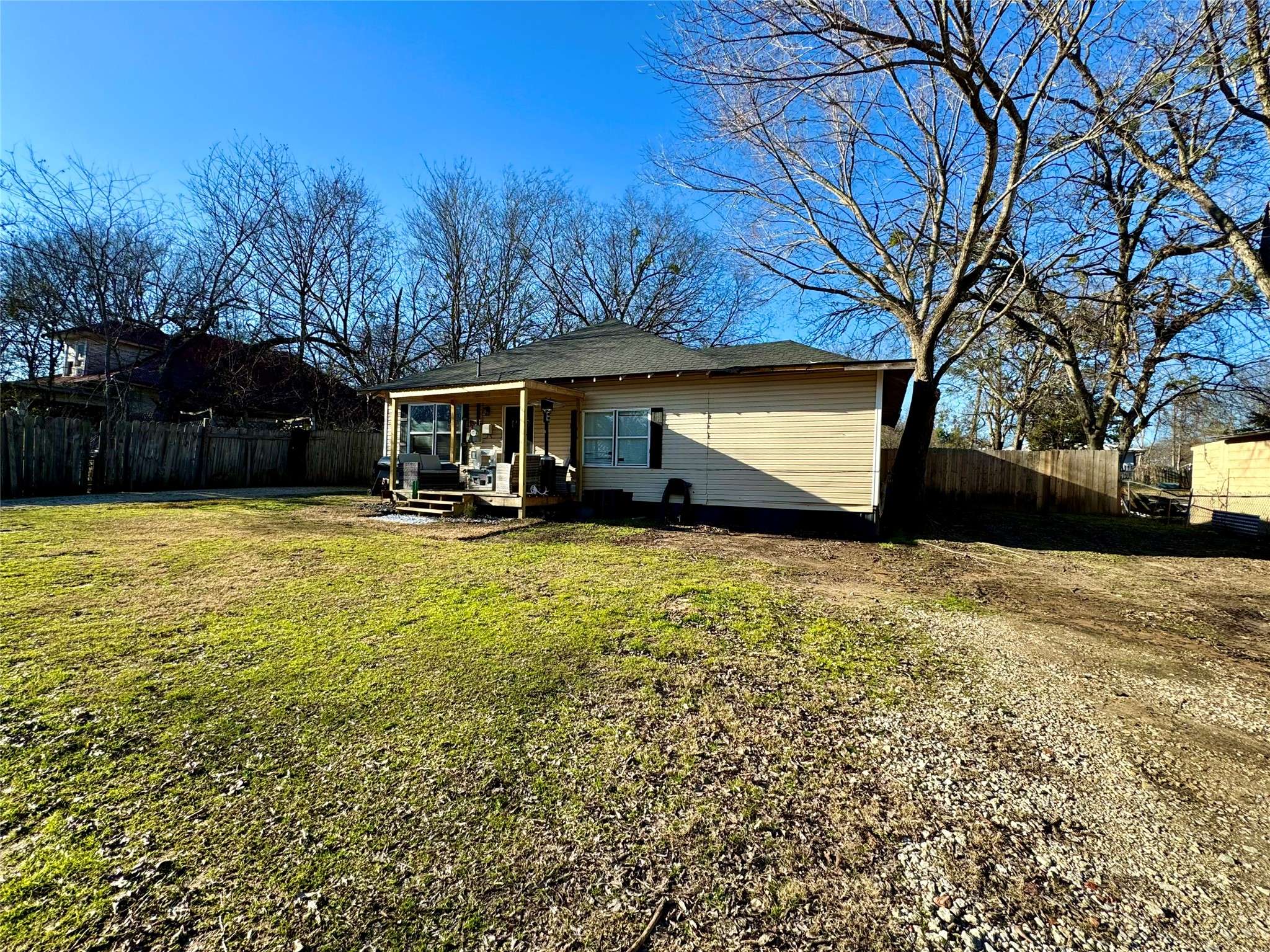 Kemp, TX 75143,809 E 11th ST