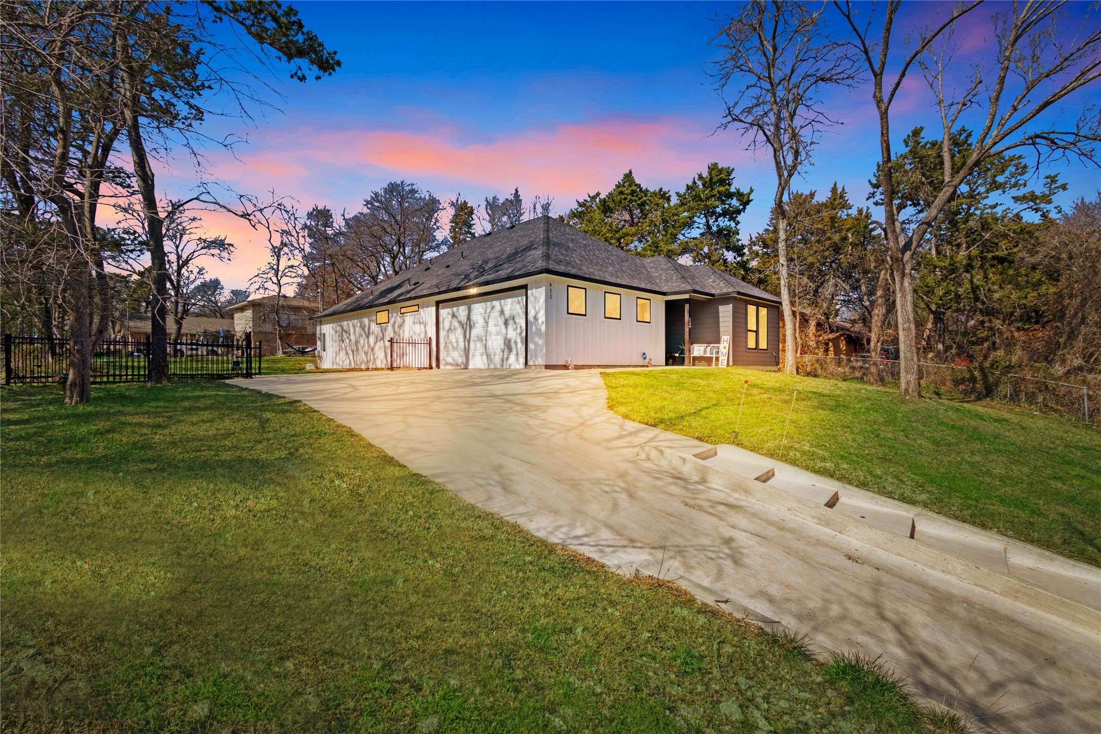 911 Bow Creek DR, Duncanville, TX 75116
